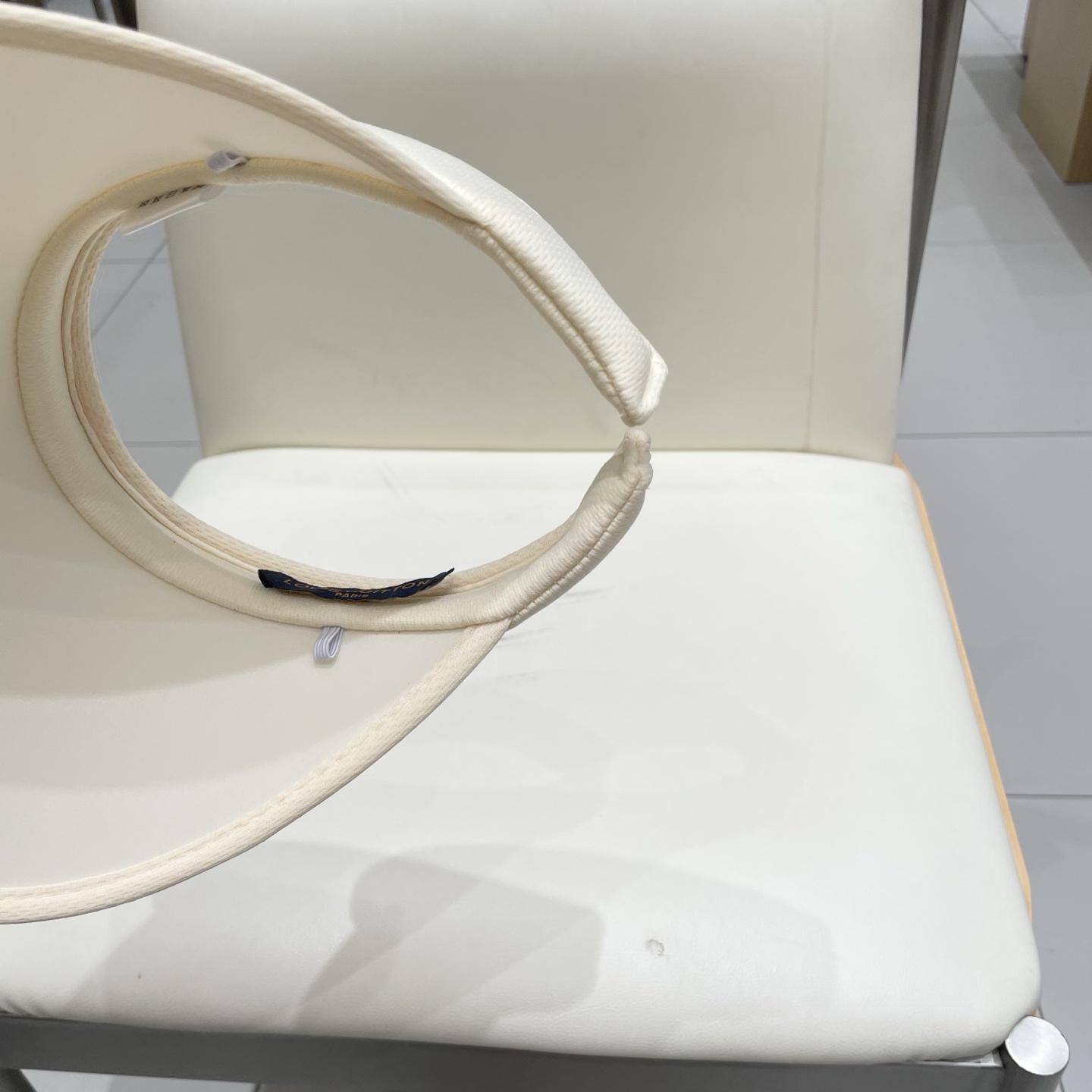  LV 路易威登 Louis Vuitton 😎春夏空顶帽
空顶帽通勤必备 一秒高颅顶 视觉显脸小
早八