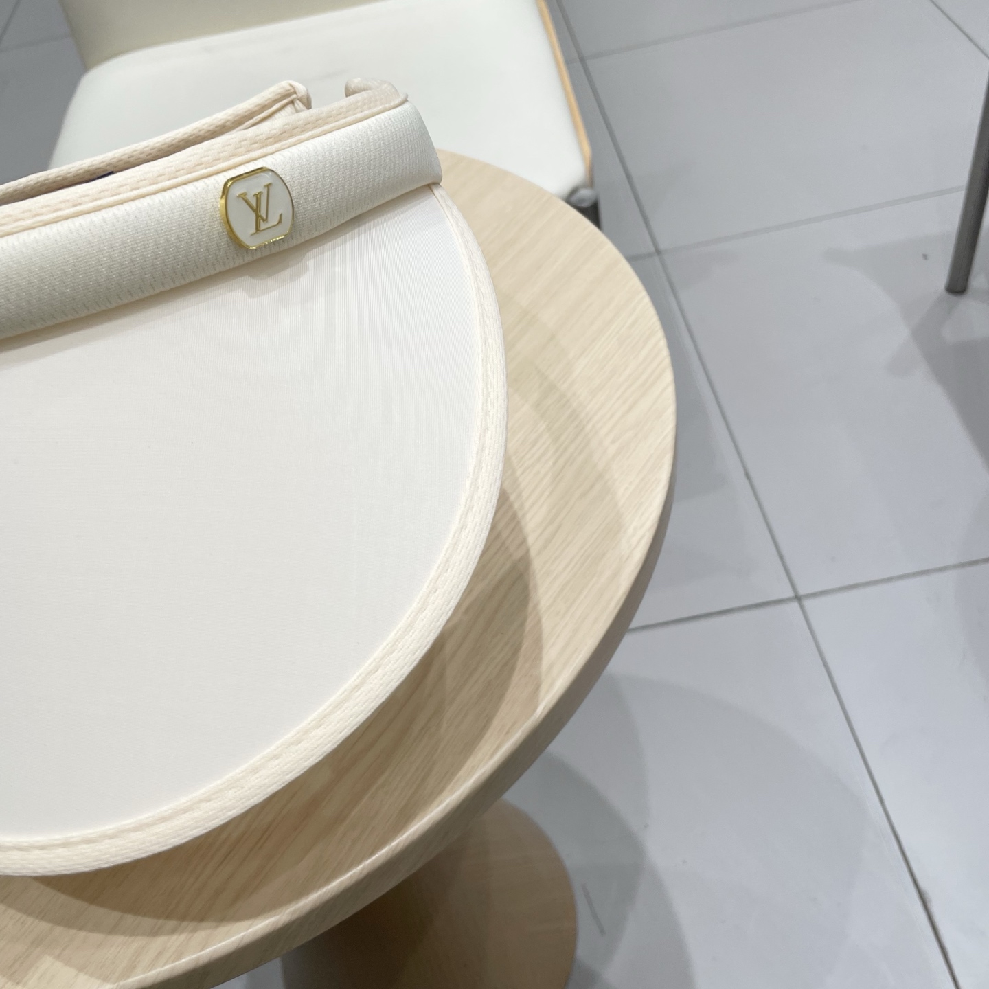  LV 路易威登 Louis Vuitton 😎春夏空顶帽
空顶帽通勤必备 一秒高颅顶 视觉显脸小
早八