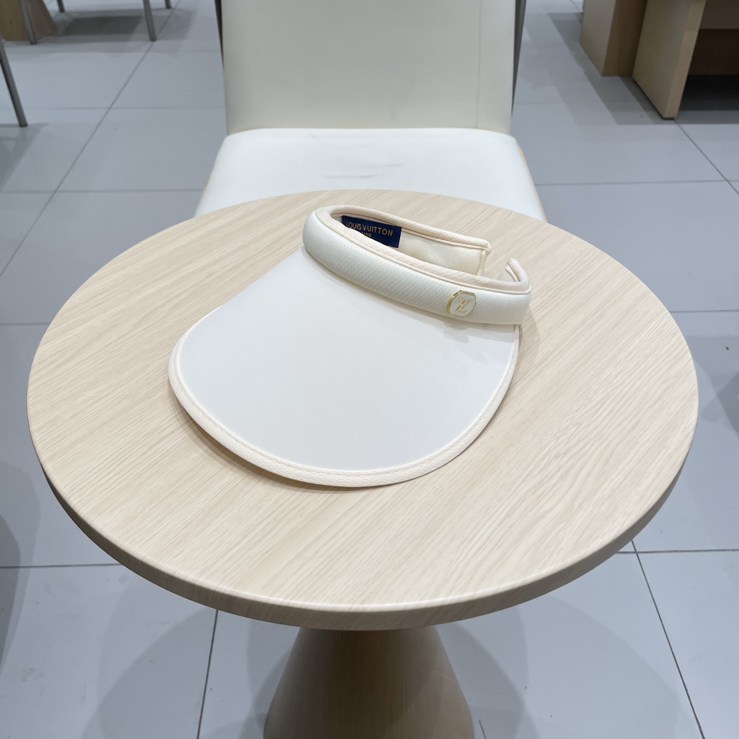  LV 路易威登 Louis Vuitton 😎春夏空顶帽
空顶帽通勤必备 一秒高颅顶 视觉显脸小
早八