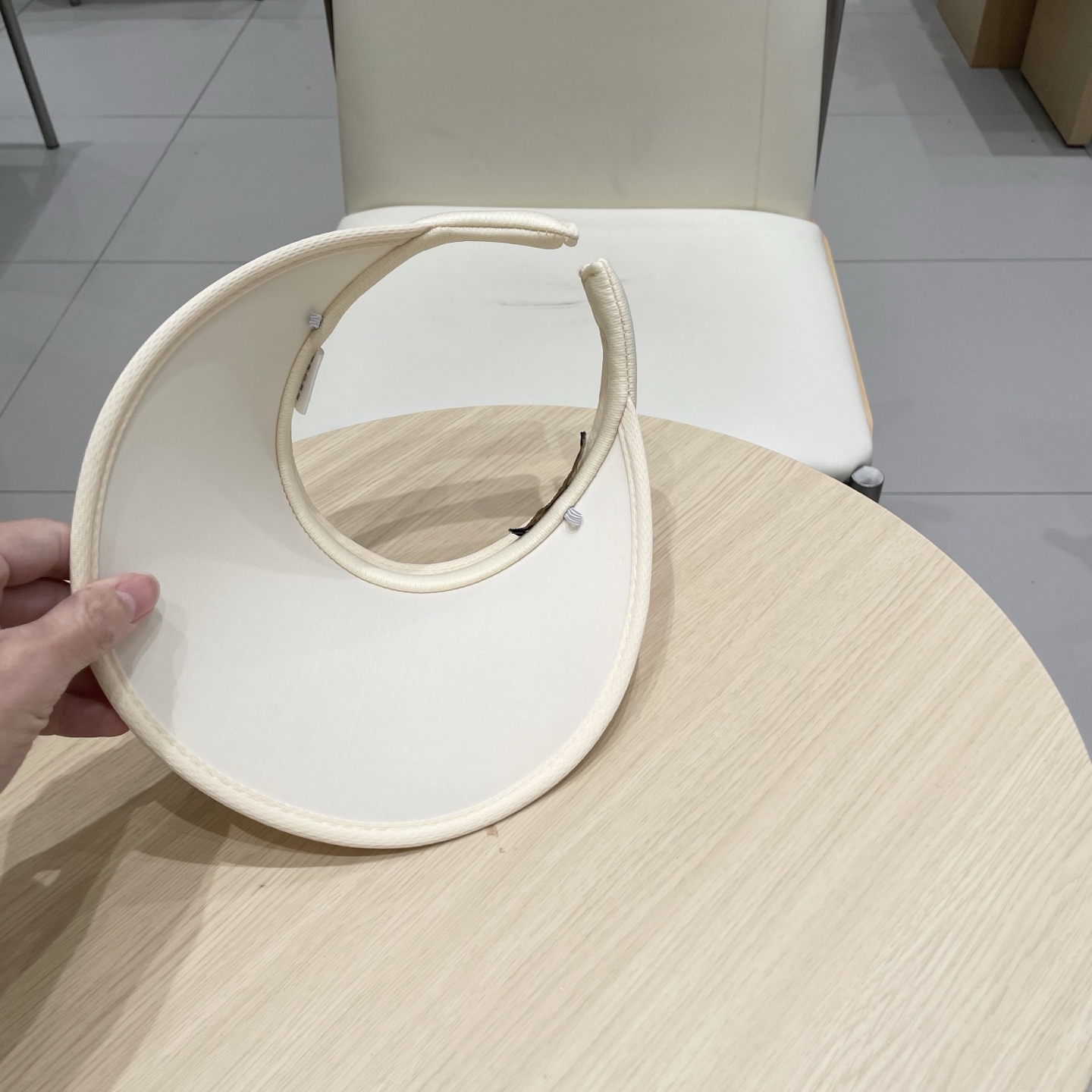  LV 路易威登 Louis Vuitton 😎春夏空顶帽
空顶帽通勤必备 一秒高颅顶 视觉显脸小
早八