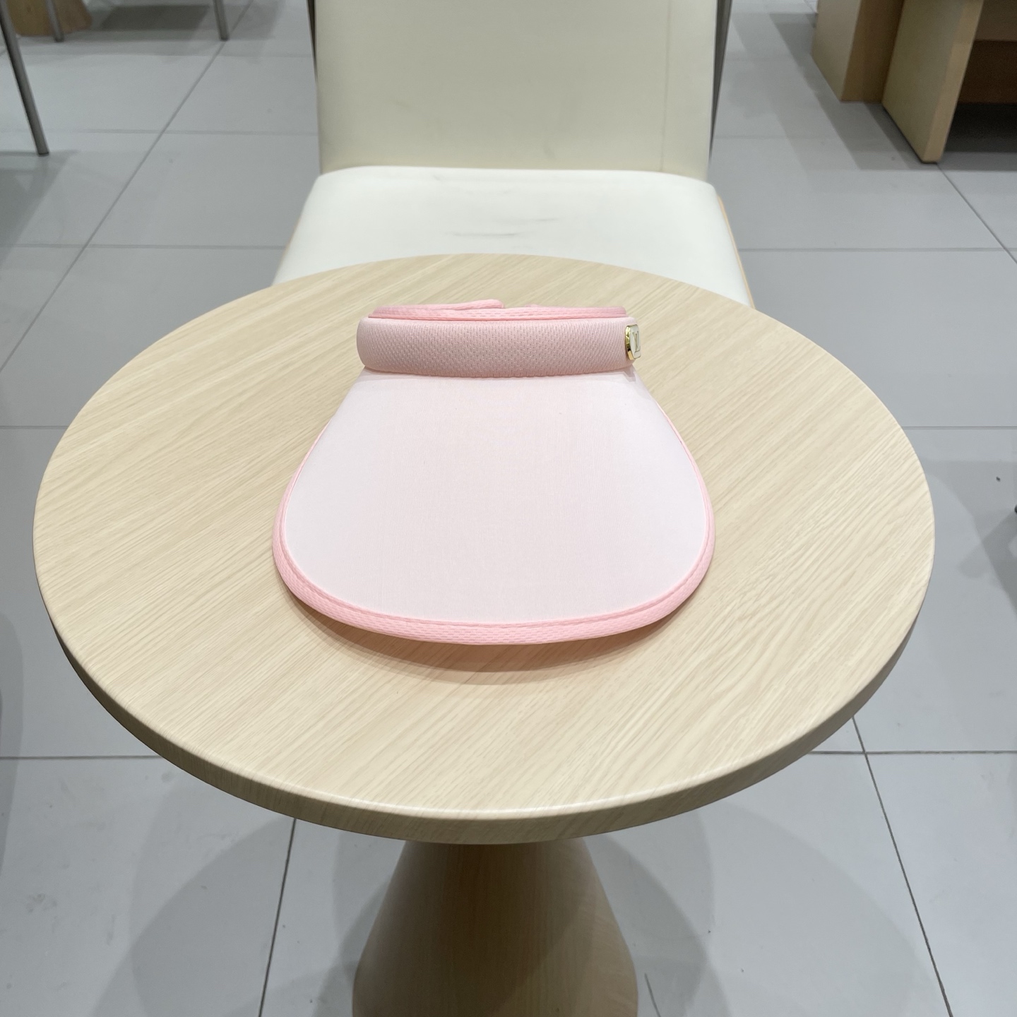  LV 路易威登 Louis Vuitton 😎春夏空顶帽
空顶帽通勤必备 一秒高颅顶 视觉显脸小
早八