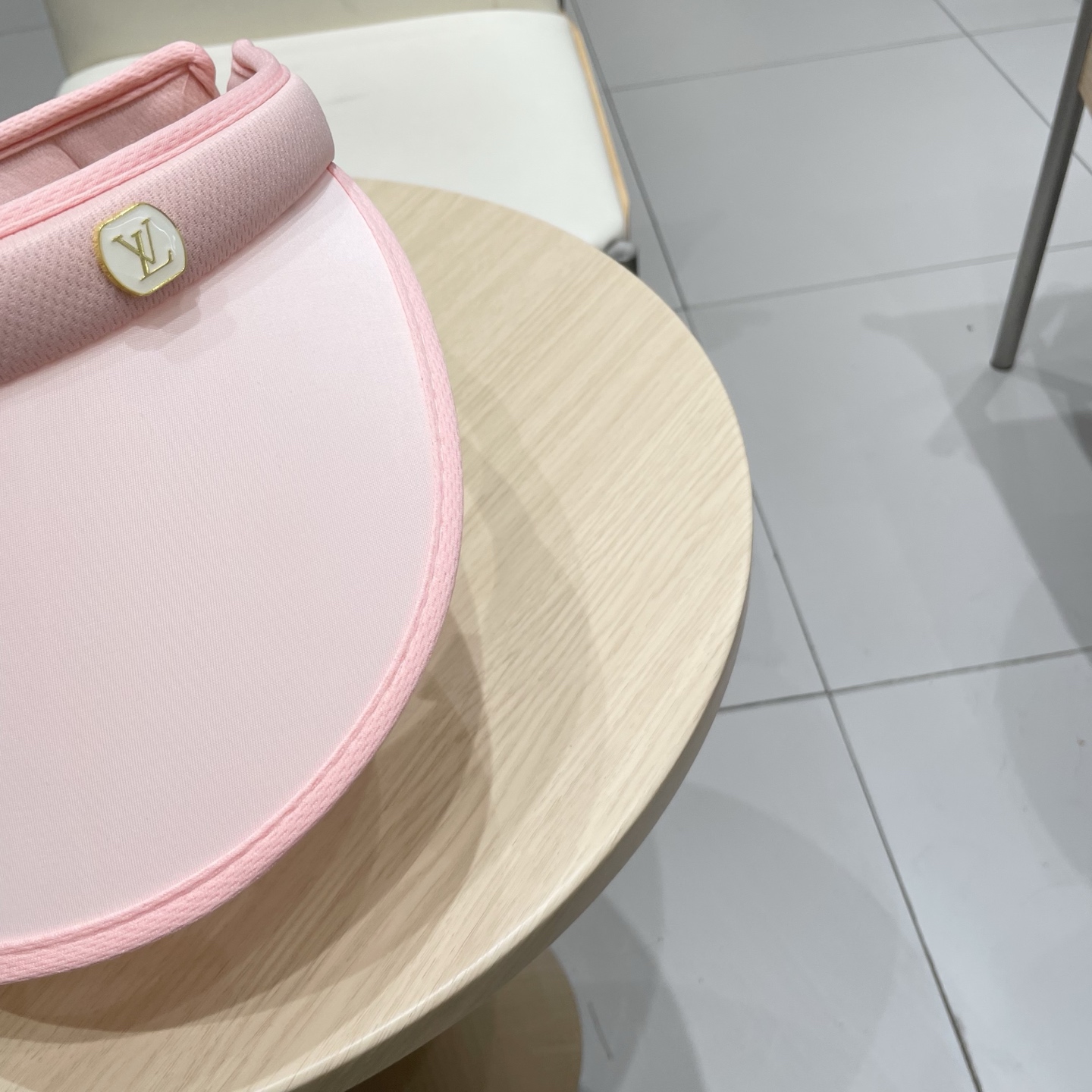  LV 路易威登 Louis Vuitton 😎春夏空顶帽
空顶帽通勤必备 一秒高颅顶 视觉显脸小
早八