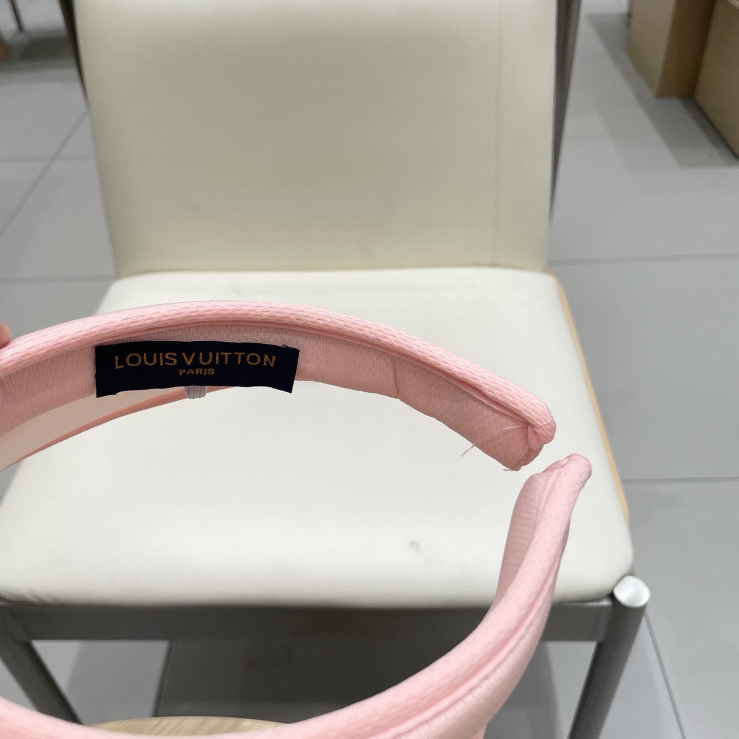  LV 路易威登 Louis Vuitton 😎春夏空顶帽
空顶帽通勤必备 一秒高颅顶 视觉显脸小
早八