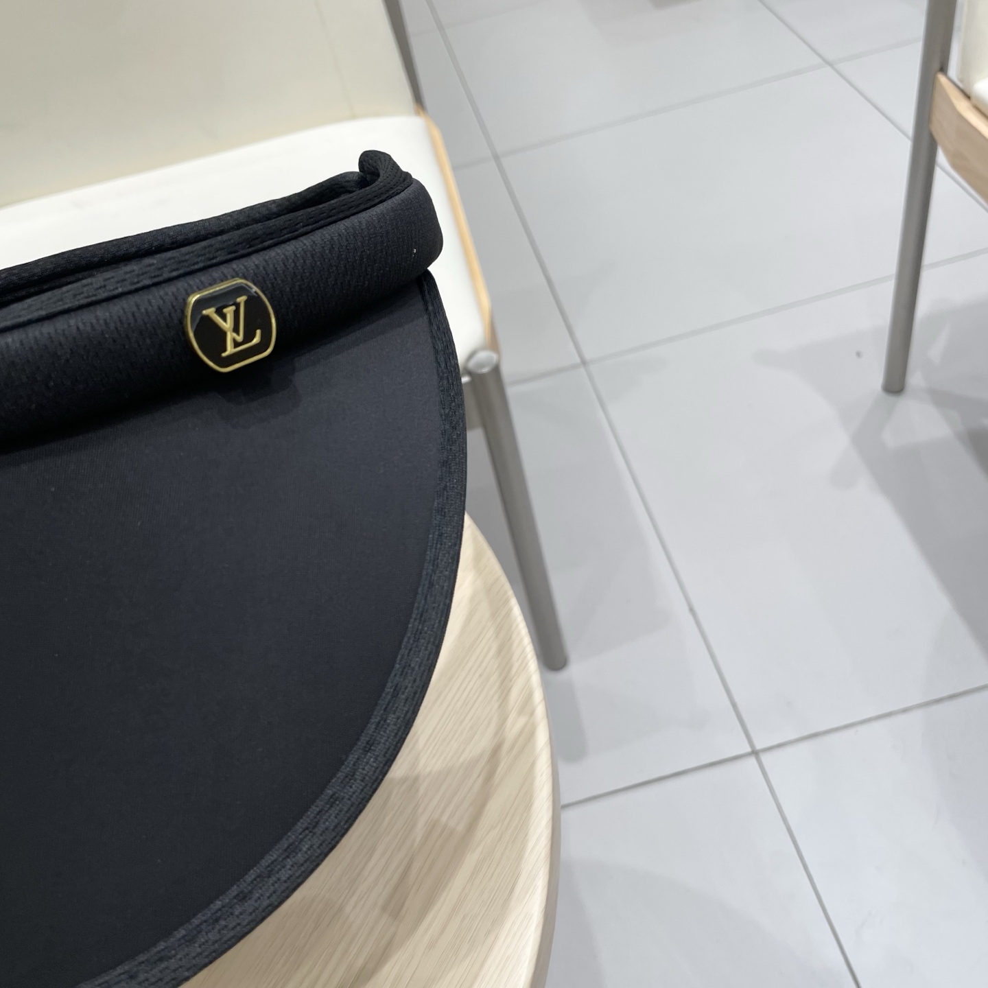  LV 路易威登 Louis Vuitton 😎春夏空顶帽
空顶帽通勤必备 一秒高颅顶 视觉显脸小
早八