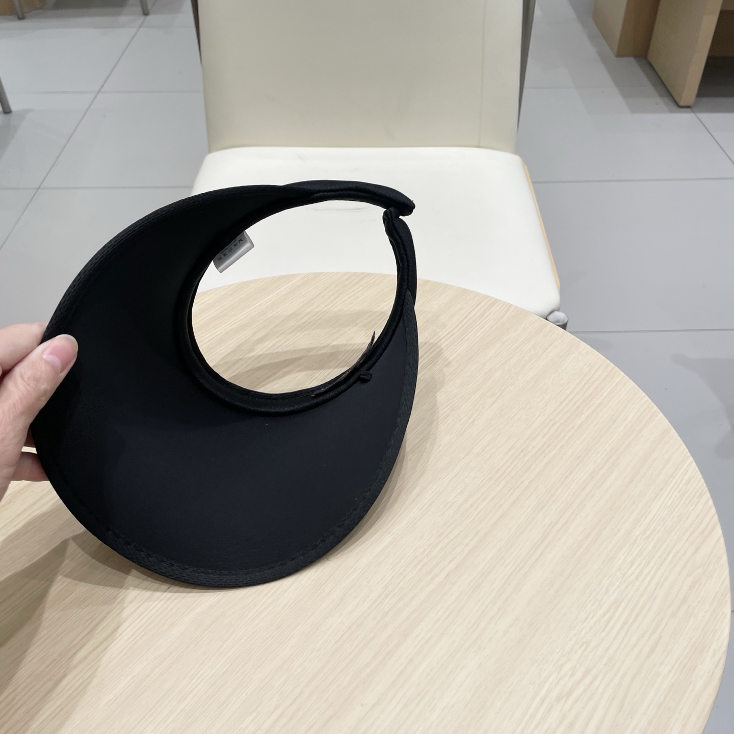  LV 路易威登 Louis Vuitton 😎春夏空顶帽
空顶帽通勤必备 一秒高颅顶 视觉显脸小
早八