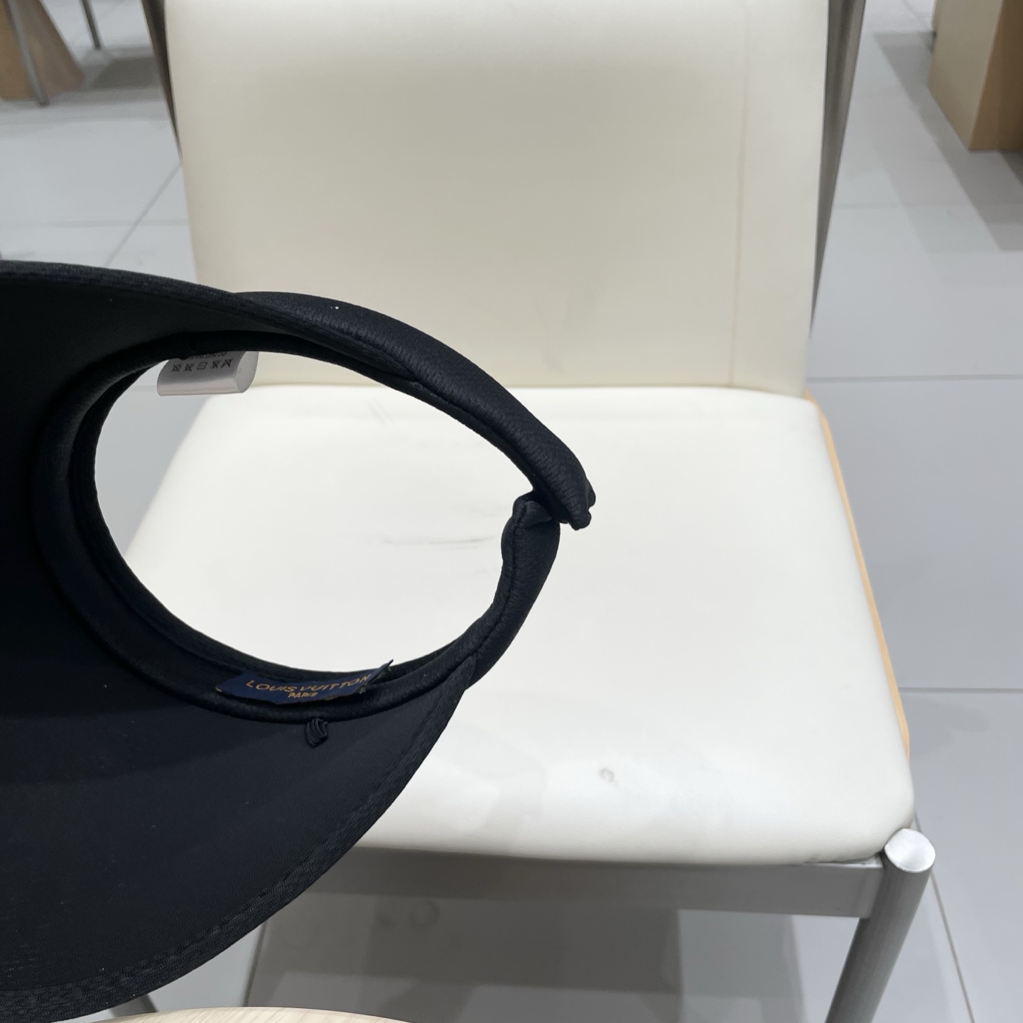  LV 路易威登 Louis Vuitton 😎春夏空顶帽
空顶帽通勤必备 一秒高颅顶 视觉显脸小
早八