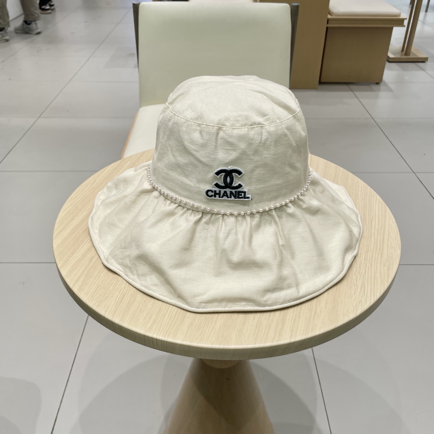  Chanel香奈儿夏季太阳遮阳帽子女防晒小香珍珠纯色渔夫帽2025新款大帽檐