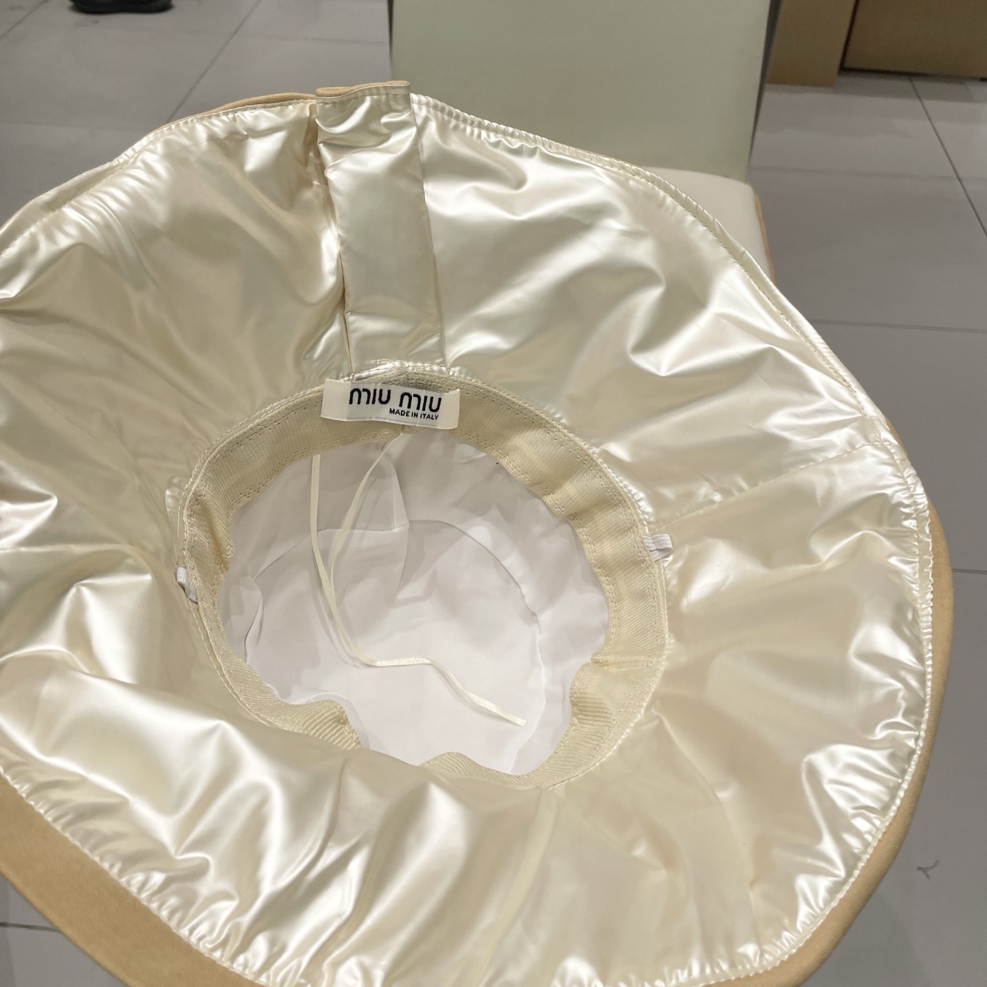  缪缪miumiu渔夫帽子女夏季新款大檐优雅蝴蝶结遮阳帽户外出游遮脸防晒太阳帽