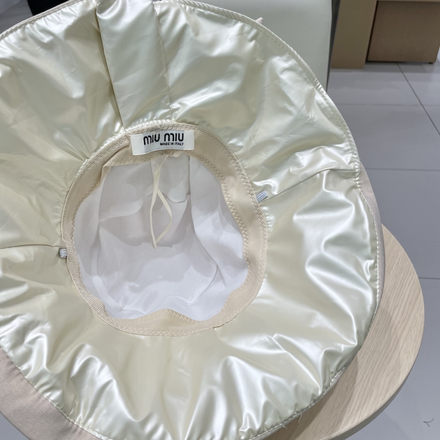  缪缪miumiu渔夫帽子女夏季新款大檐优雅蝴蝶结遮阳帽户外出游遮脸防晒太阳帽