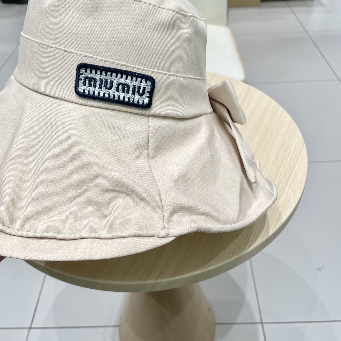  缪缪miumiu渔夫帽子女夏季新款大檐优雅蝴蝶结遮阳帽户外出游遮脸防晒太阳帽