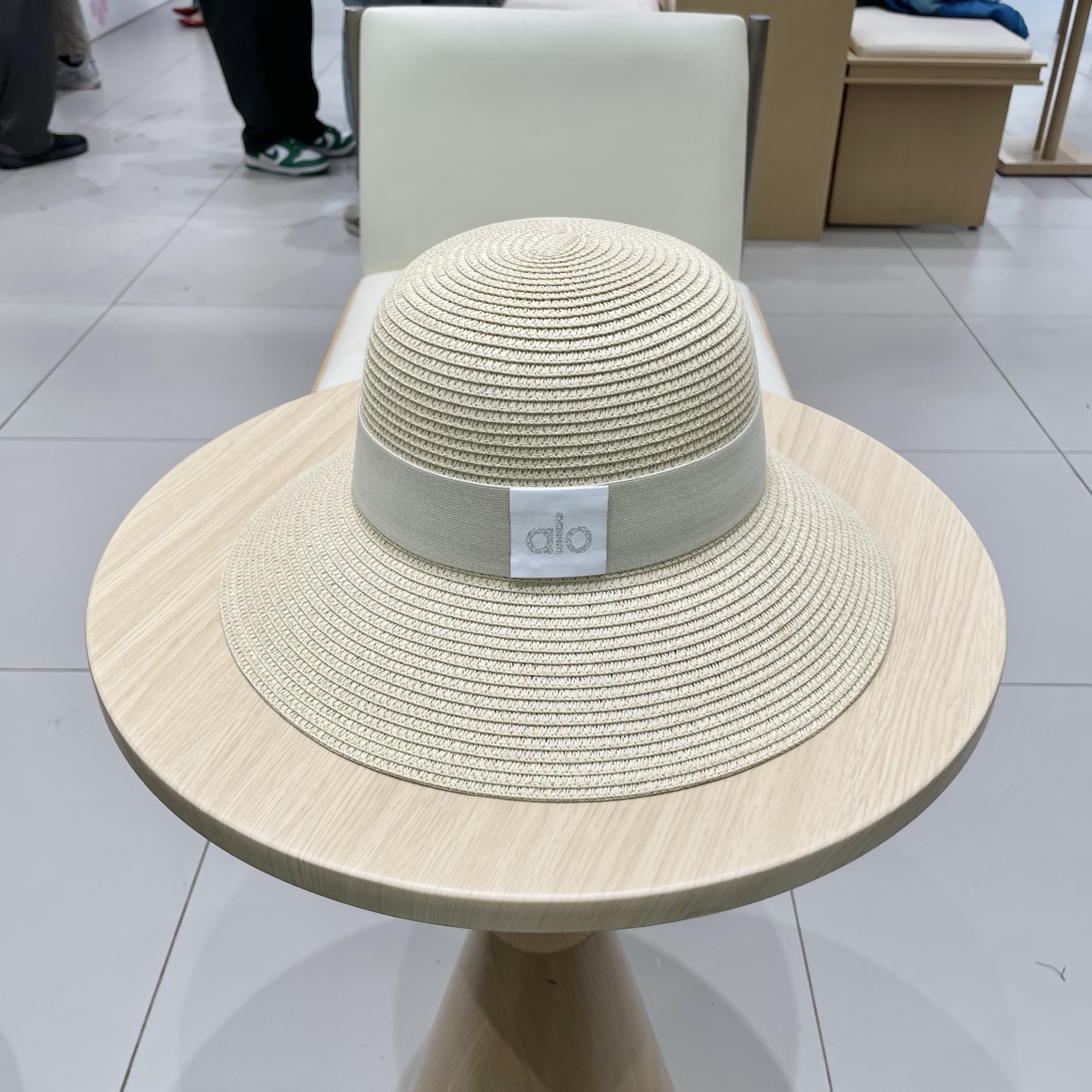  alo 新款草帽来啦~‼️
草帽季 必入款！ 大牌高级感十足！