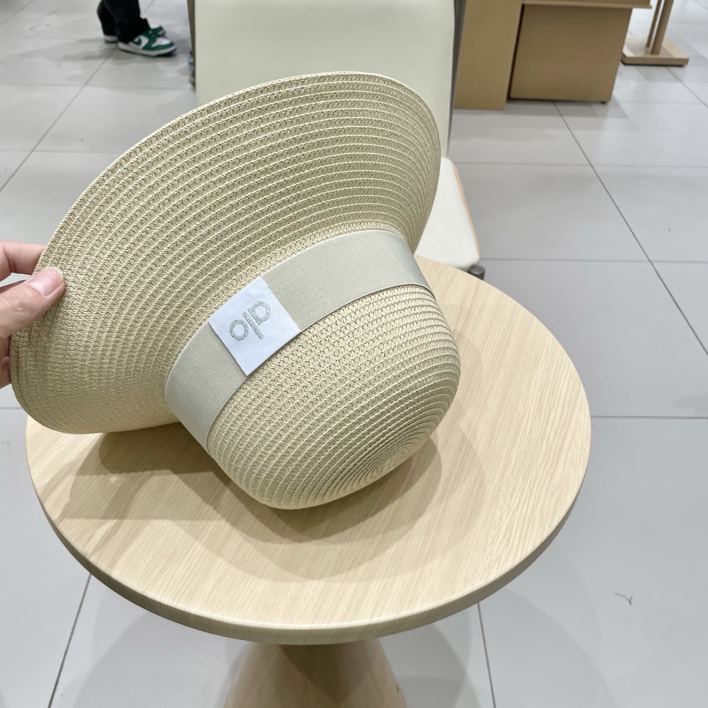  alo 新款草帽来啦~‼️
草帽季 必入款！ 大牌高级感十足！