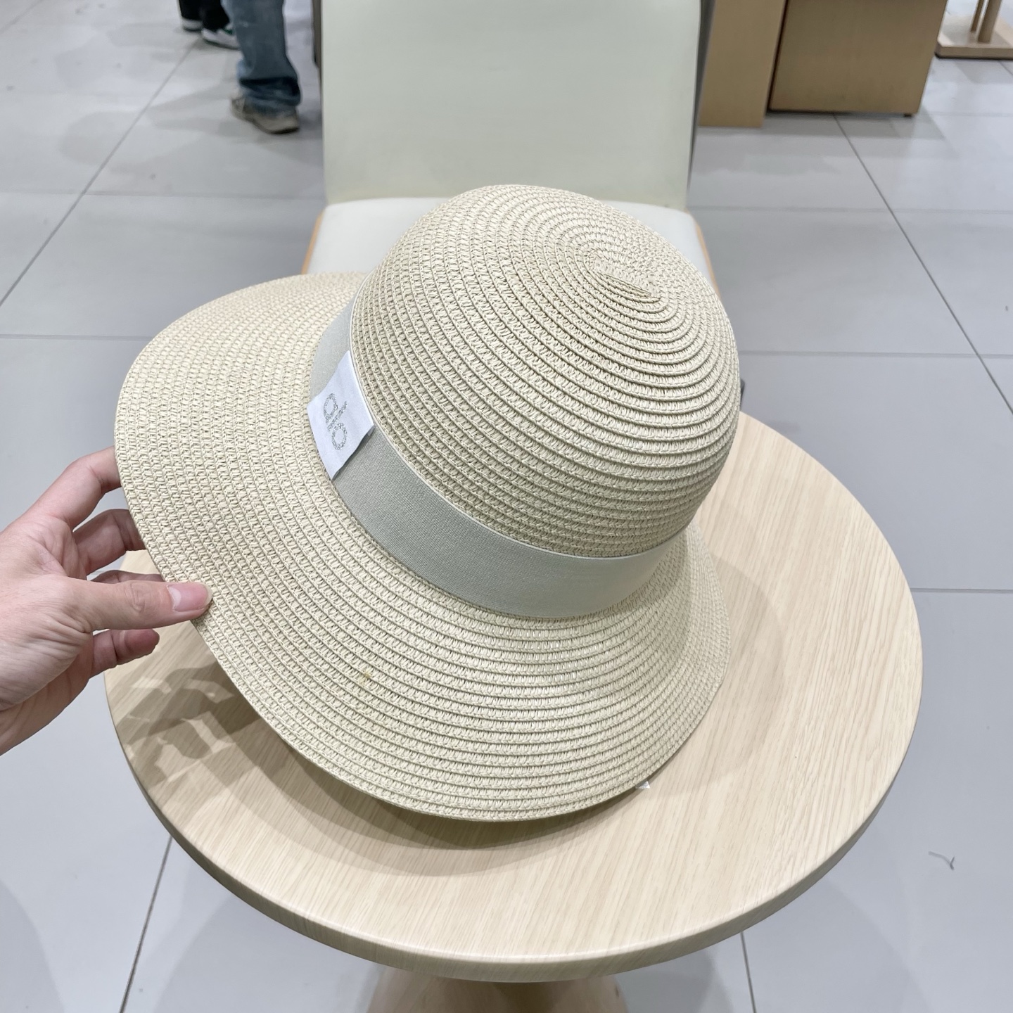  alo 新款草帽来啦~‼️
草帽季 必入款！ 大牌高级感十足！