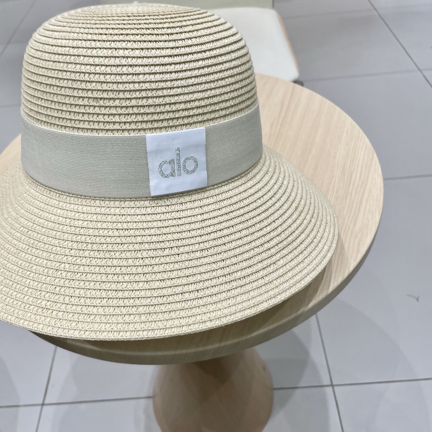  alo 新款草帽来啦~‼️
草帽季 必入款！ 大牌高级感十足！