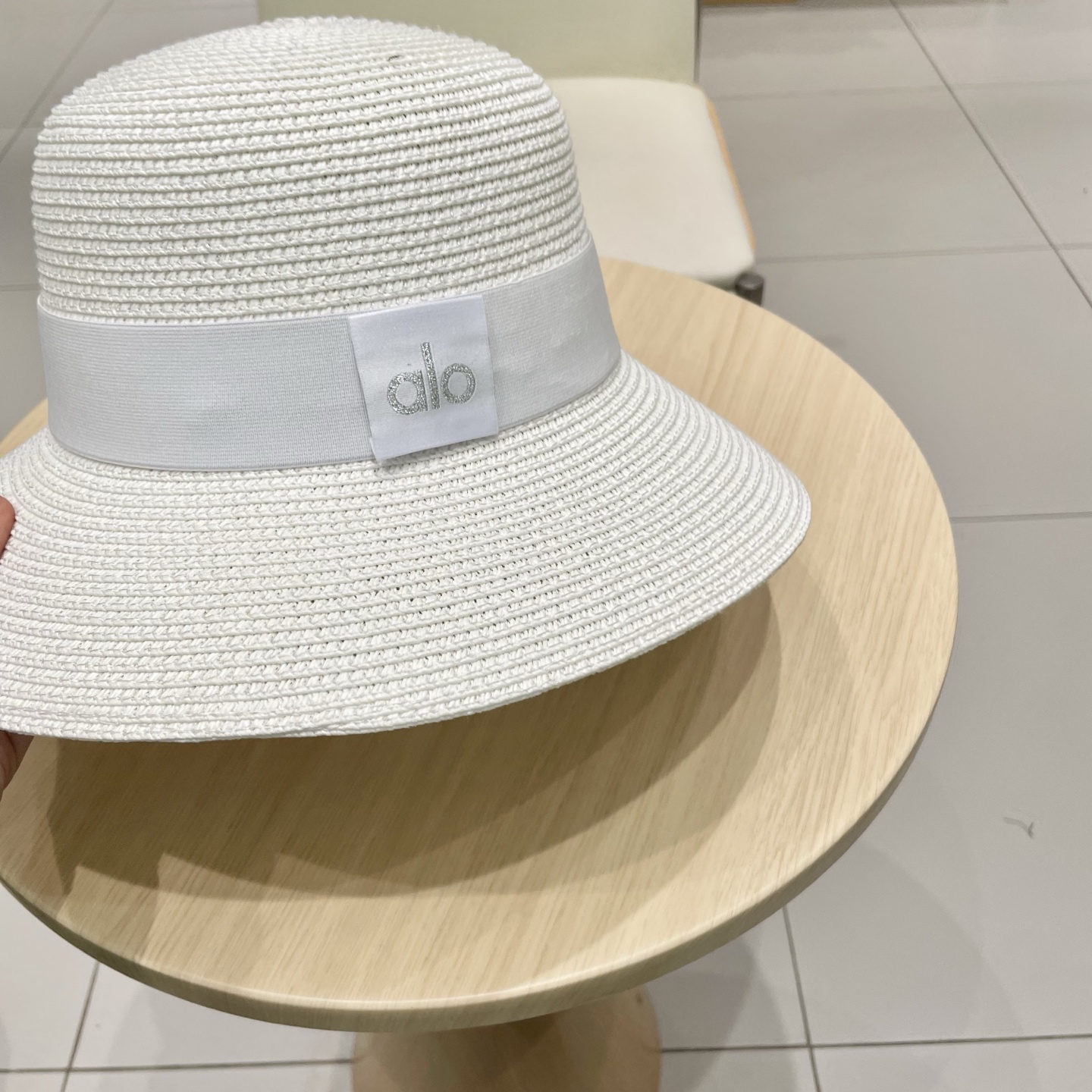  alo 新款草帽来啦~‼️
草帽季 必入款！ 大牌高级感十足！