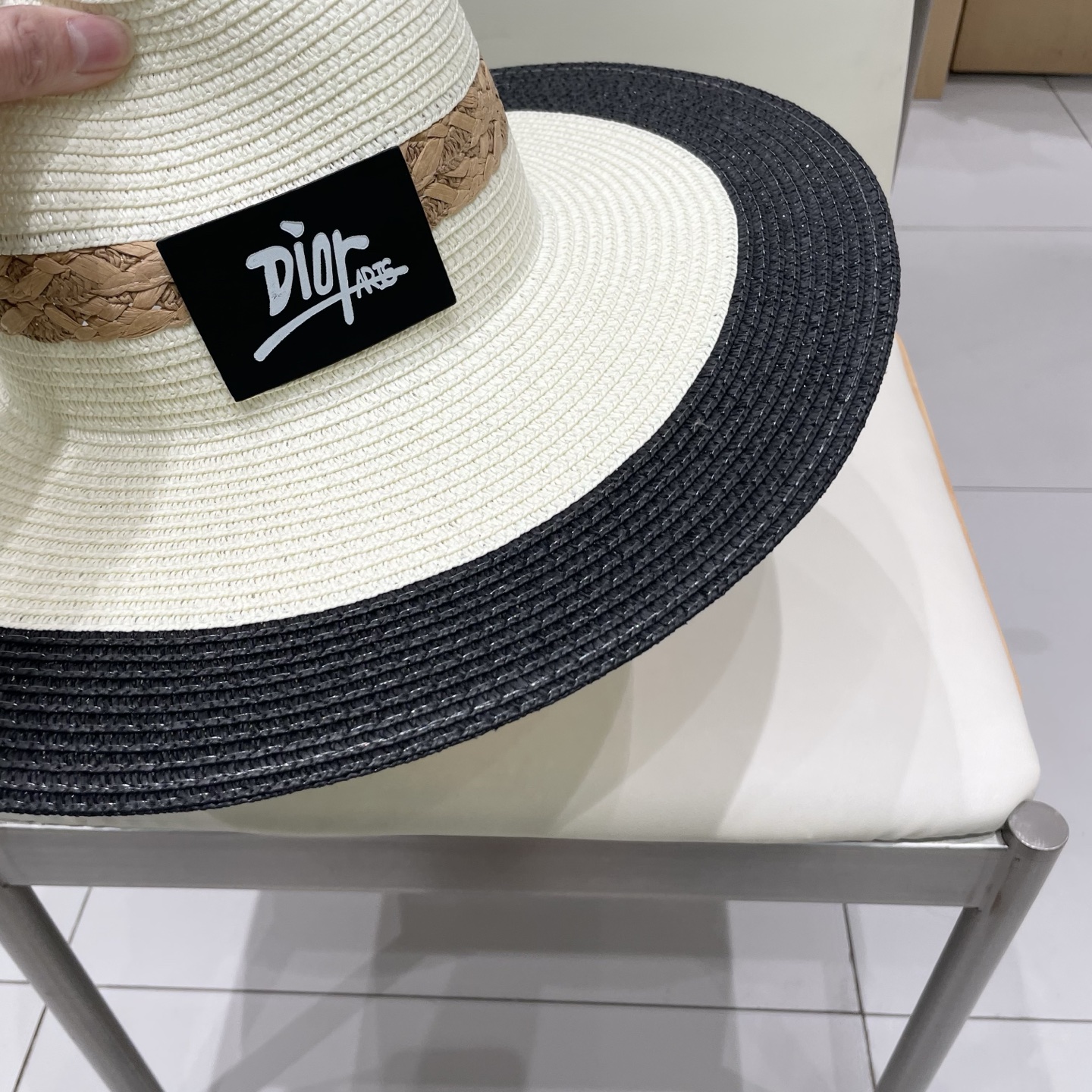 DIOR迪奥新款草帽，手工钩织草编帽，大帽檐草帽，遮阳沙滩帽可折叠，携带方便，头围57cm