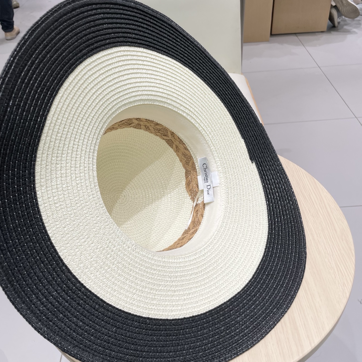 DIOR迪奥新款草帽，手工钩织草编帽，大帽檐草帽，遮阳沙滩帽可折叠，携带方便，头围57cm