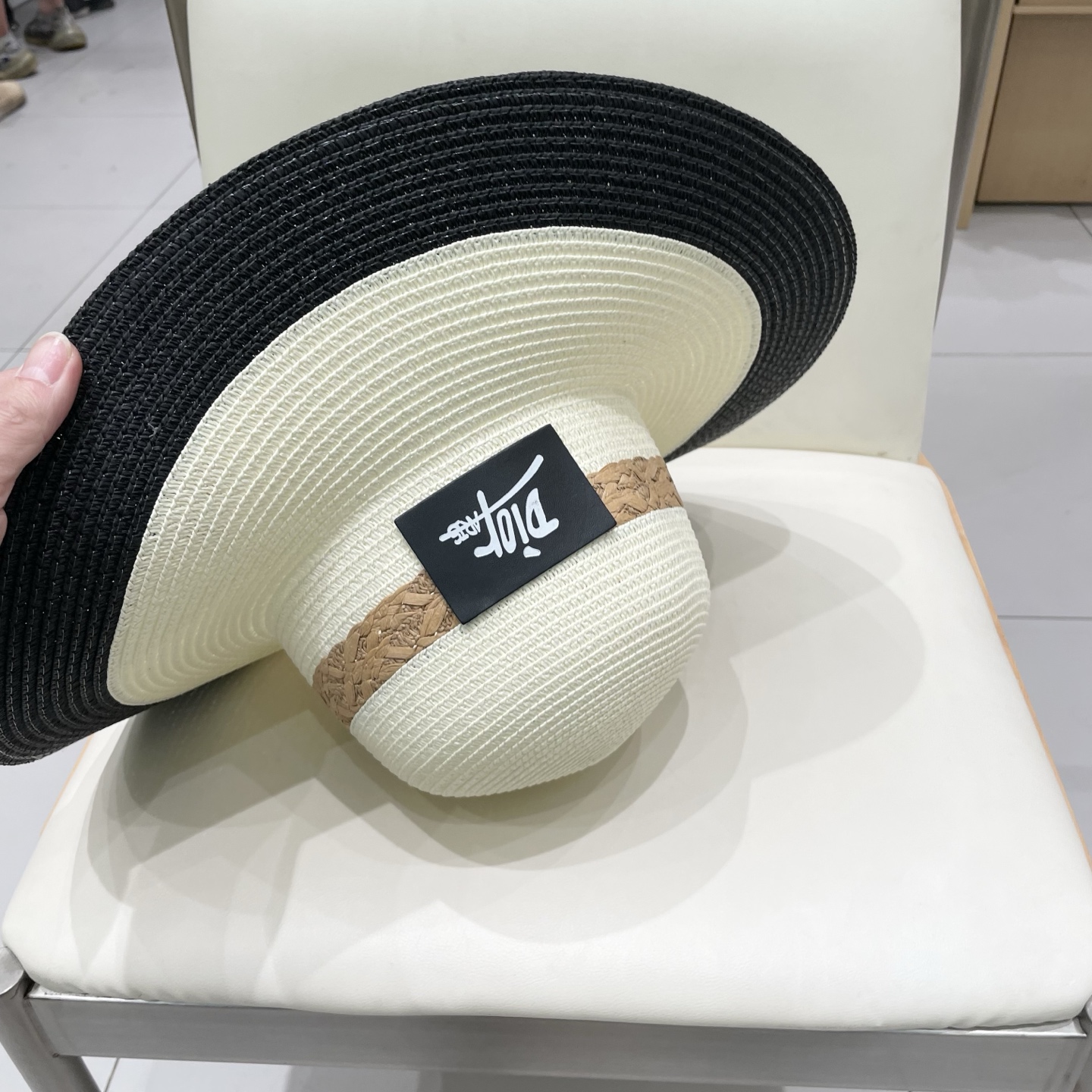 DIOR迪奥新款草帽，手工钩织草编帽，大帽檐草帽，遮阳沙滩帽可折叠，携带方便，头围57cm