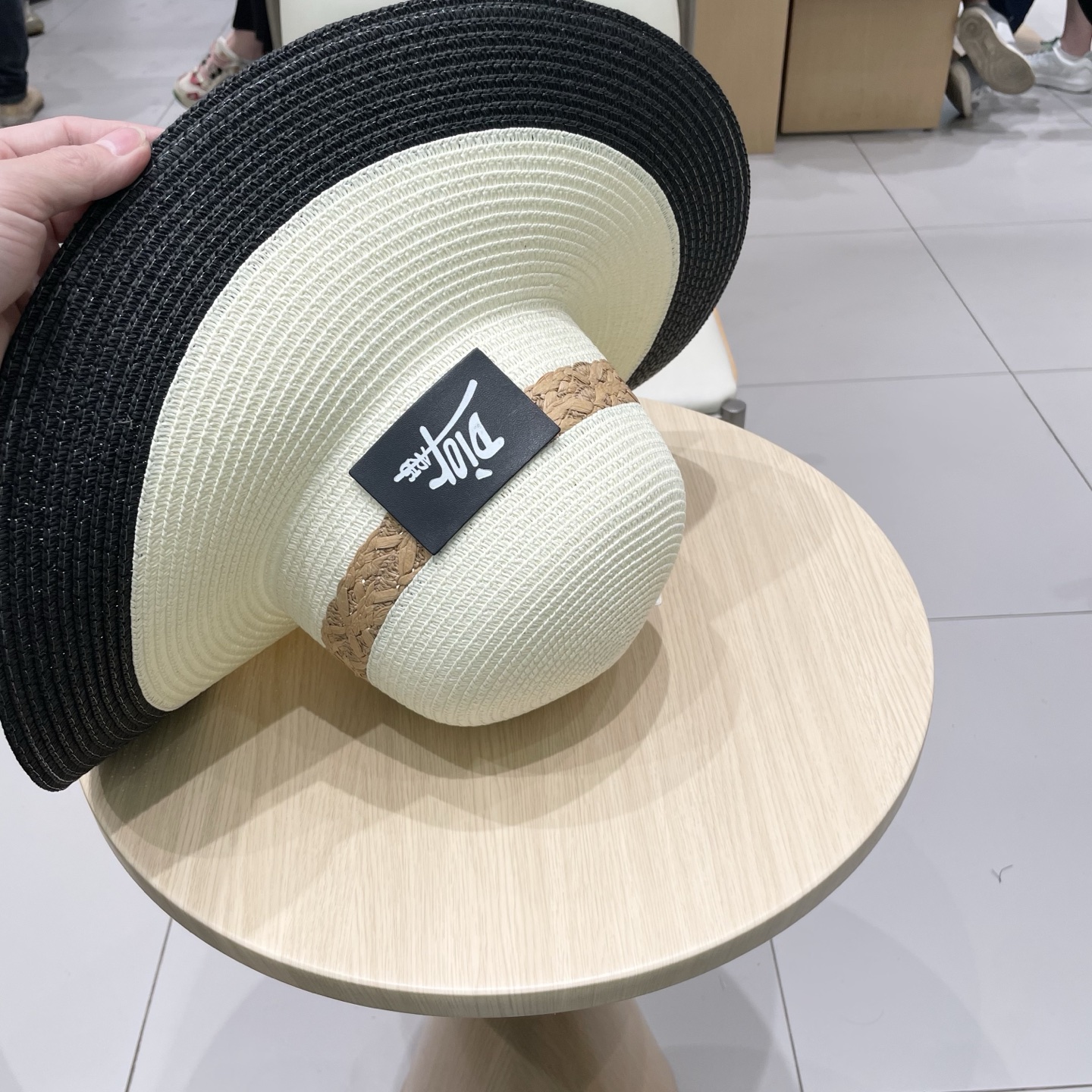 DIOR迪奥新款草帽，手工钩织草编帽，大帽檐草帽，遮阳沙滩帽可折叠，携带方便，头围57cm