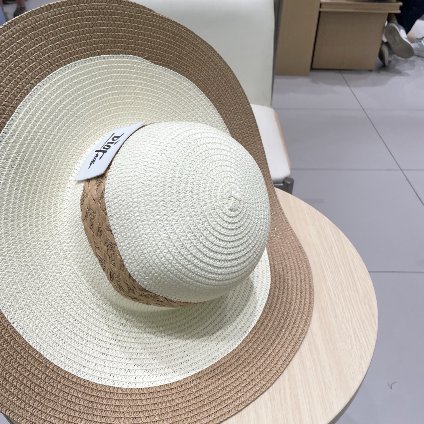 DIOR迪奥新款草帽，手工钩织草编帽，大帽檐草帽，遮阳沙滩帽可折叠，携带方便，头围57cm