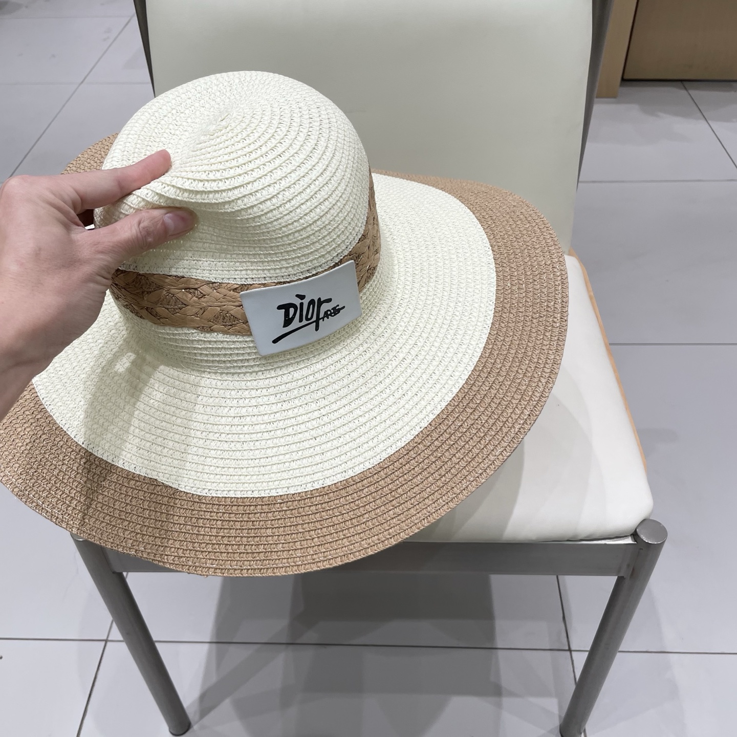 DIOR迪奥新款草帽，手工钩织草编帽，大帽檐草帽，遮阳沙滩帽可折叠，携带方便，头围57cm