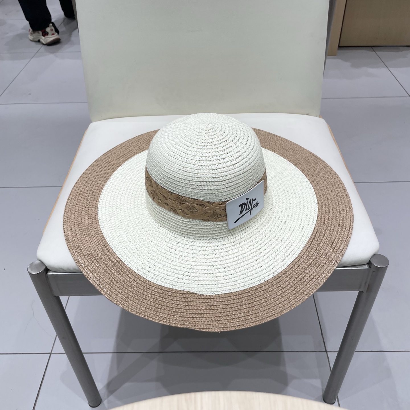 DIOR迪奥新款草帽，手工钩织草编帽，大帽檐草帽，遮阳沙滩帽可折叠，携带方便，头围57cm