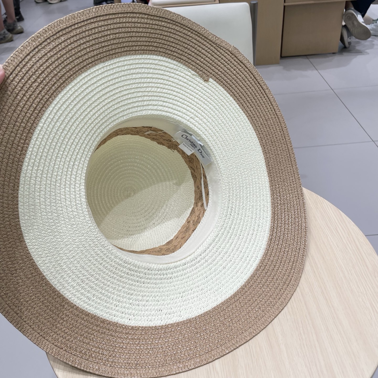 DIOR迪奥新款草帽，手工钩织草编帽，大帽檐草帽，遮阳沙滩帽可折叠，携带方便，头围57cm