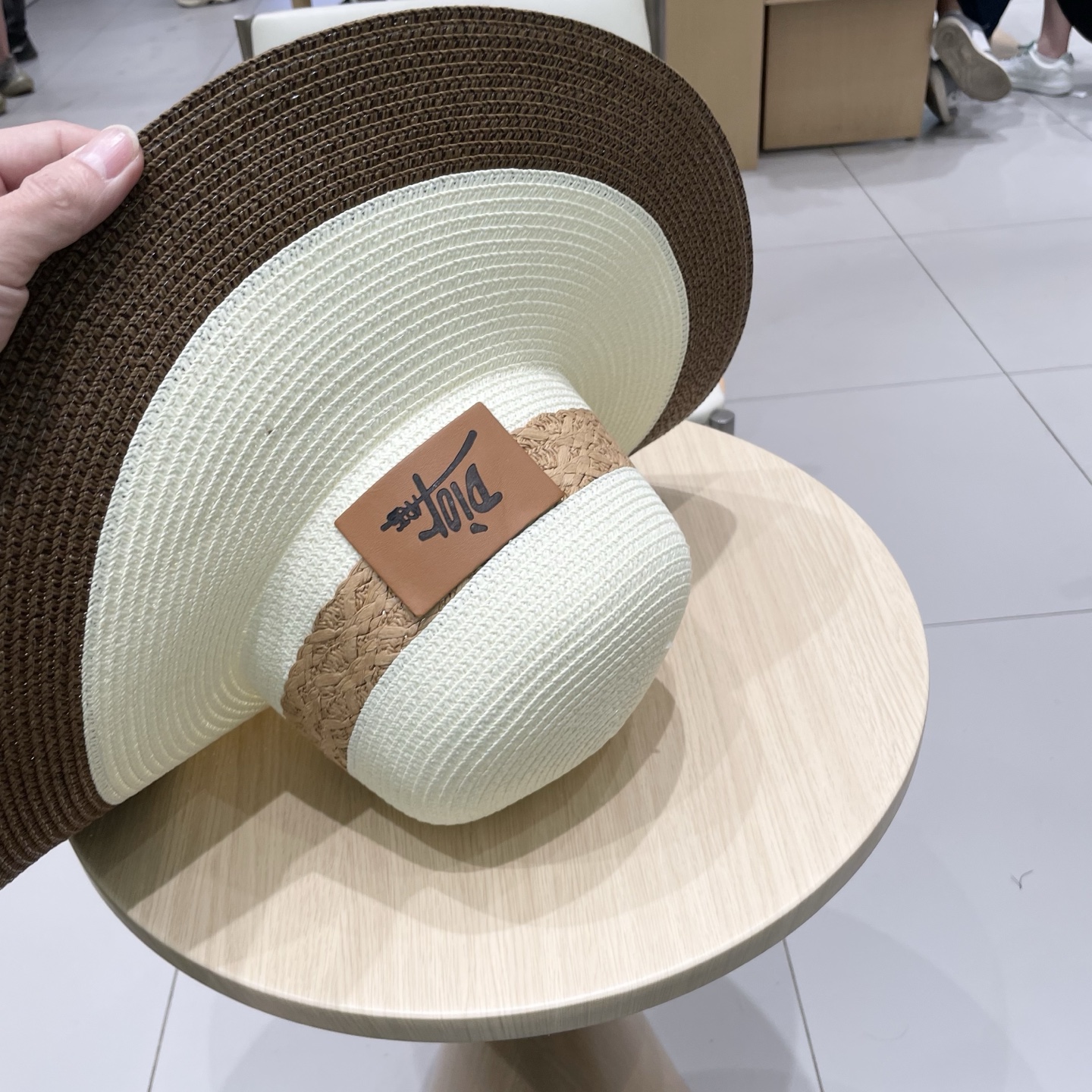 DIOR迪奥新款草帽，手工钩织草编帽，大帽檐草帽，遮阳沙滩帽可折叠，携带方便，头围57cm