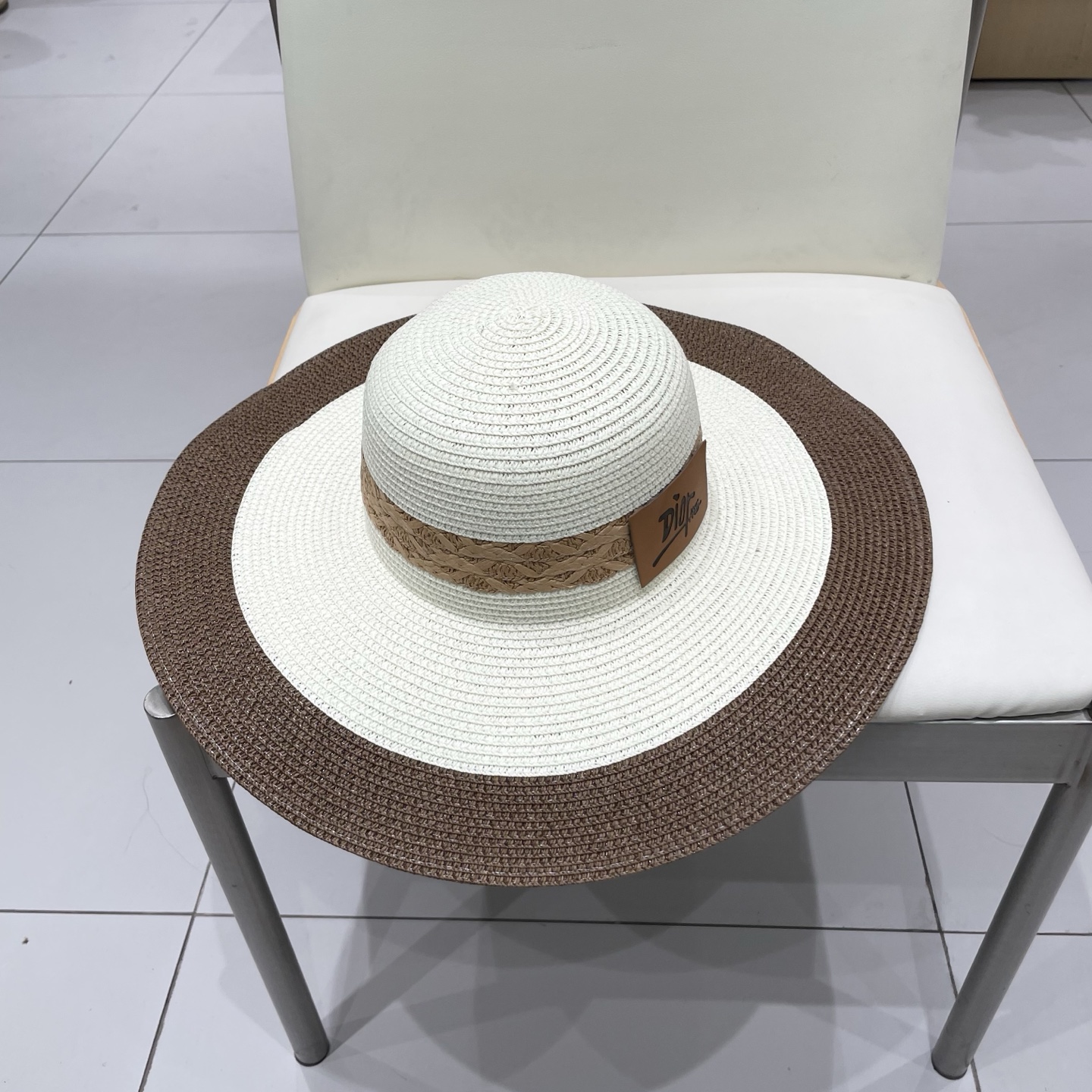 DIOR迪奥新款草帽，手工钩织草编帽，大帽檐草帽，遮阳沙滩帽可折叠，携带方便，头围57cm