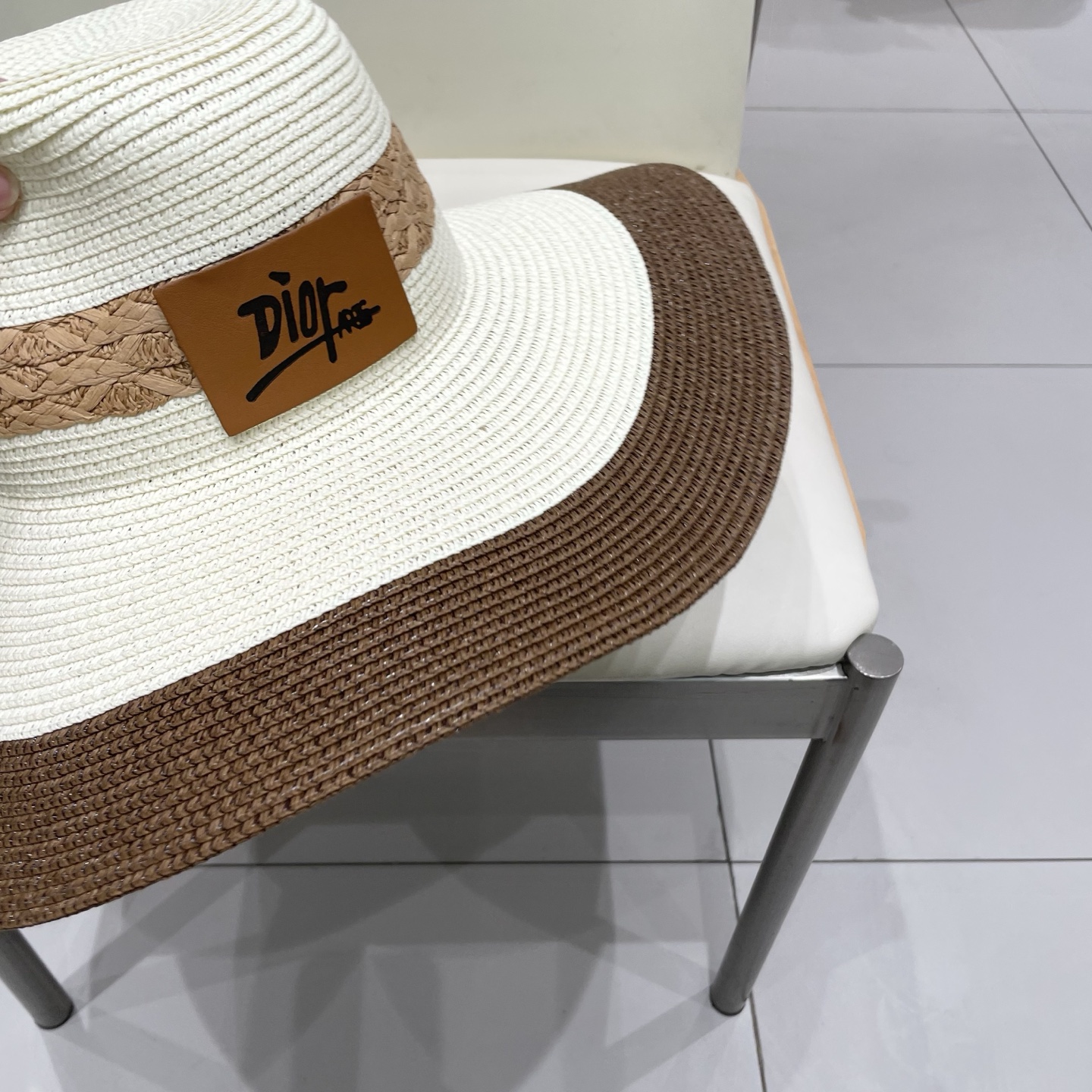 DIOR迪奥新款草帽，手工钩织草编帽，大帽檐草帽，遮阳沙滩帽可折叠，携带方便，头围57cm