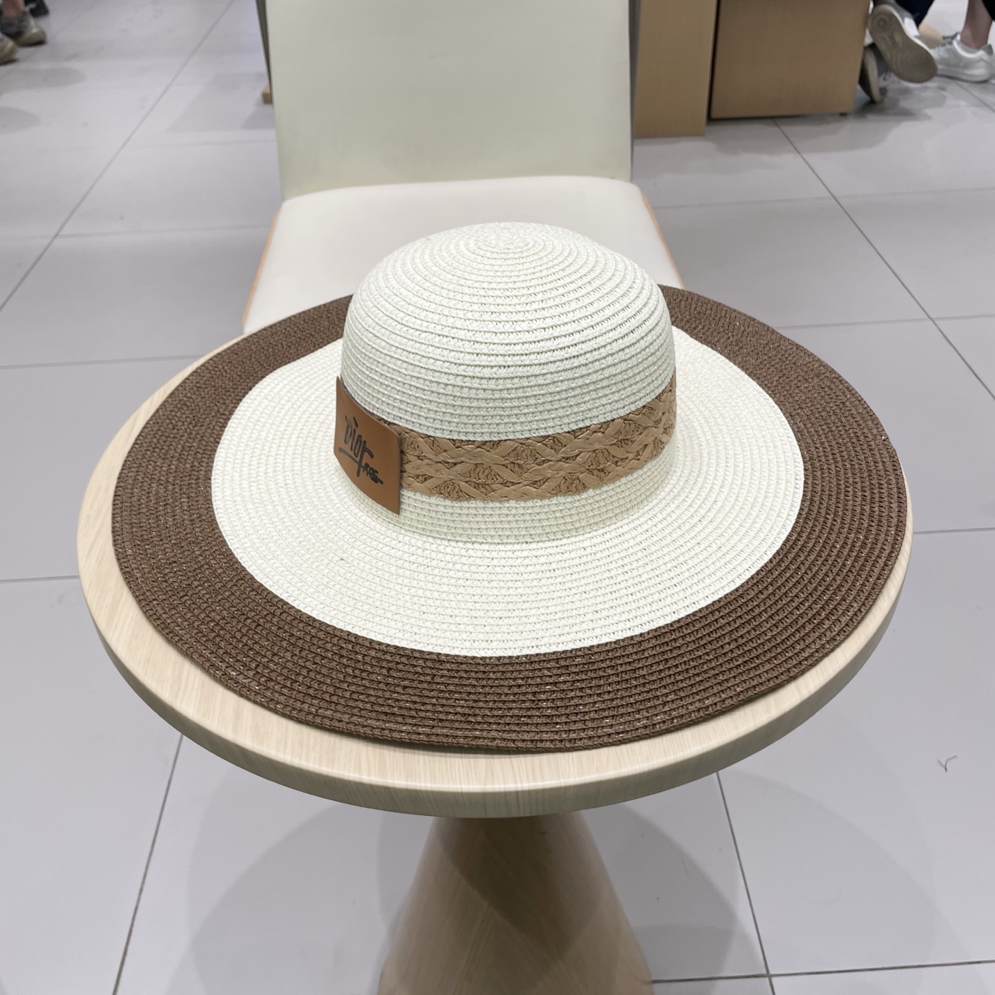 DIOR迪奥新款草帽，手工钩织草编帽，大帽檐草帽，遮阳沙滩帽可折叠，携带方便，头围57cm