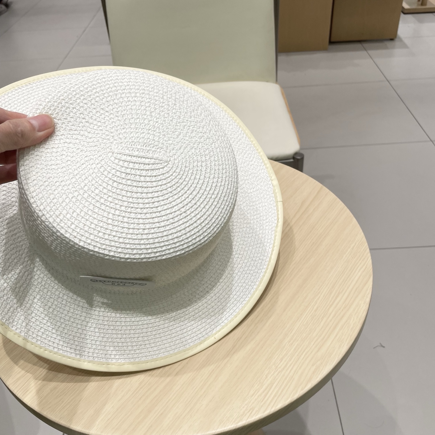  克罗心新款大沿草帽，网红时尚达人火爆单品，极简的风格，时尚感超强利落百搭时尚！遮脸显瘦！遮阳又时尚