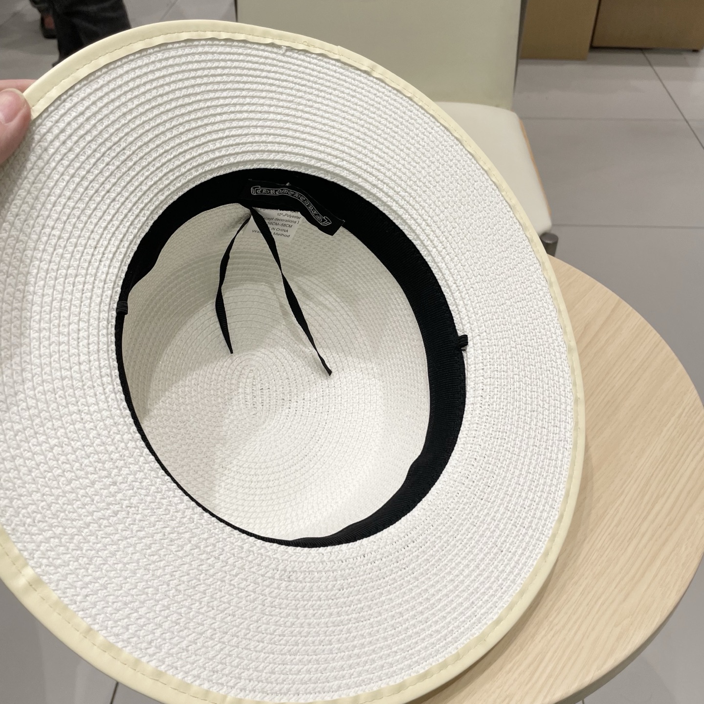  克罗心新款大沿草帽，网红时尚达人火爆单品，极简的风格，时尚感超强利落百搭时尚！遮脸显瘦！遮阳又时尚