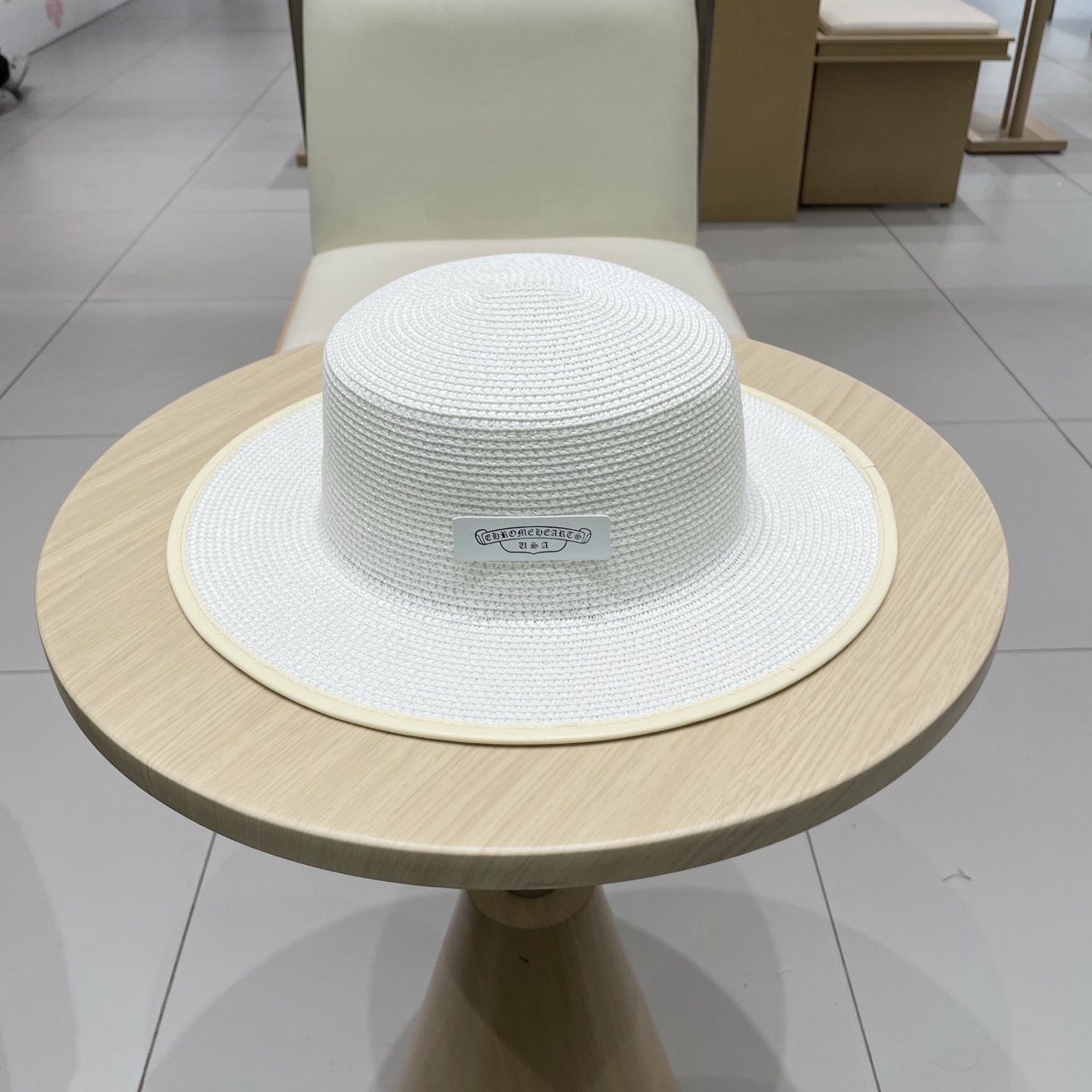  克罗心新款大沿草帽，网红时尚达人火爆单品，极简的风格，时尚感超强利落百搭时尚！遮脸显瘦！遮阳又时尚