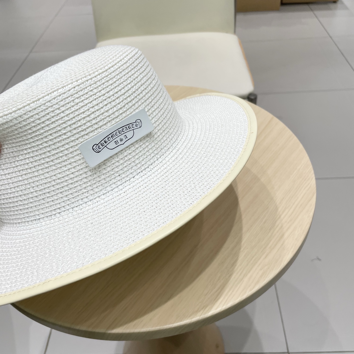  克罗心新款大沿草帽，网红时尚达人火爆单品，极简的风格，时尚感超强利落百搭时尚！遮脸显瘦！遮阳又时尚