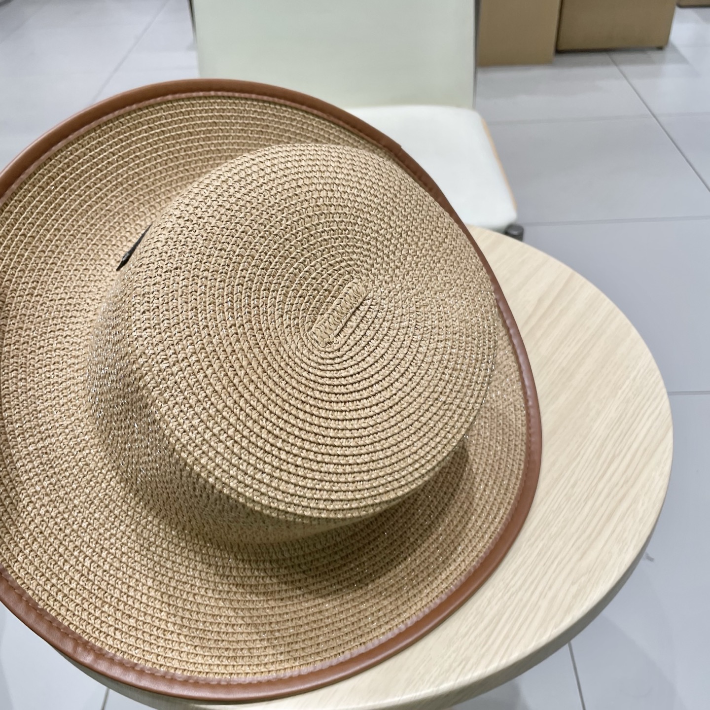  克罗心新款大沿草帽，网红时尚达人火爆单品，极简的风格，时尚感超强利落百搭时尚！遮脸显瘦！遮阳又时尚