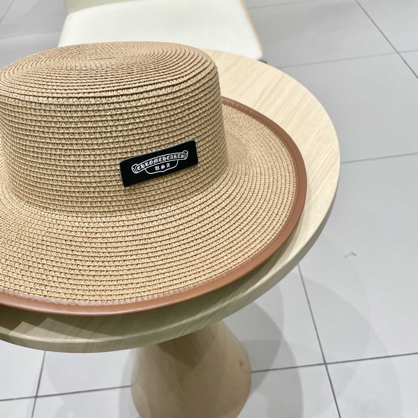  克罗心新款大沿草帽，网红时尚达人火爆单品，极简的风格，时尚感超强利落百搭时尚！遮脸显瘦！遮阳又时尚
