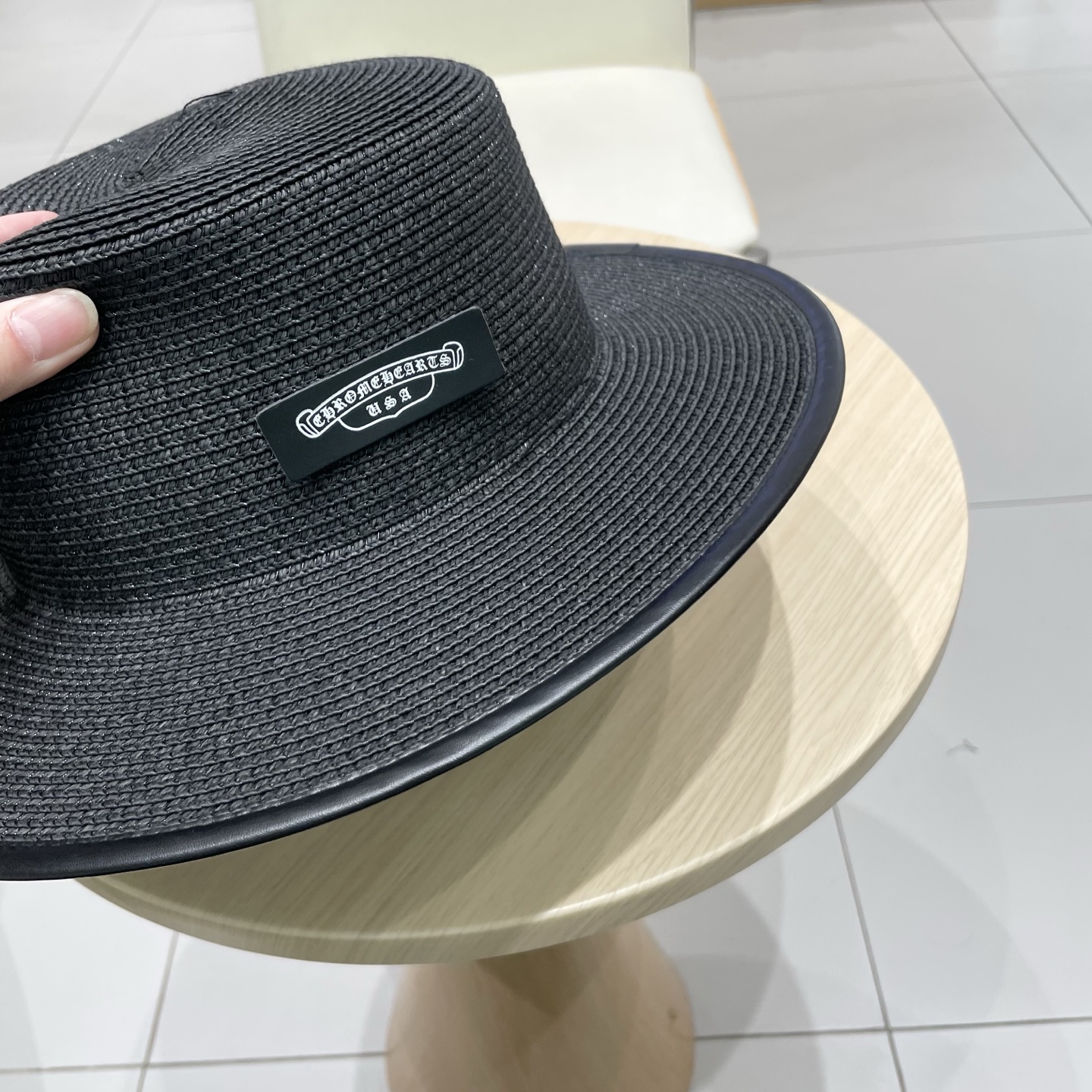  克罗心新款大沿草帽，网红时尚达人火爆单品，极简的风格，时尚感超强利落百搭时尚！遮脸显瘦！遮阳又时尚