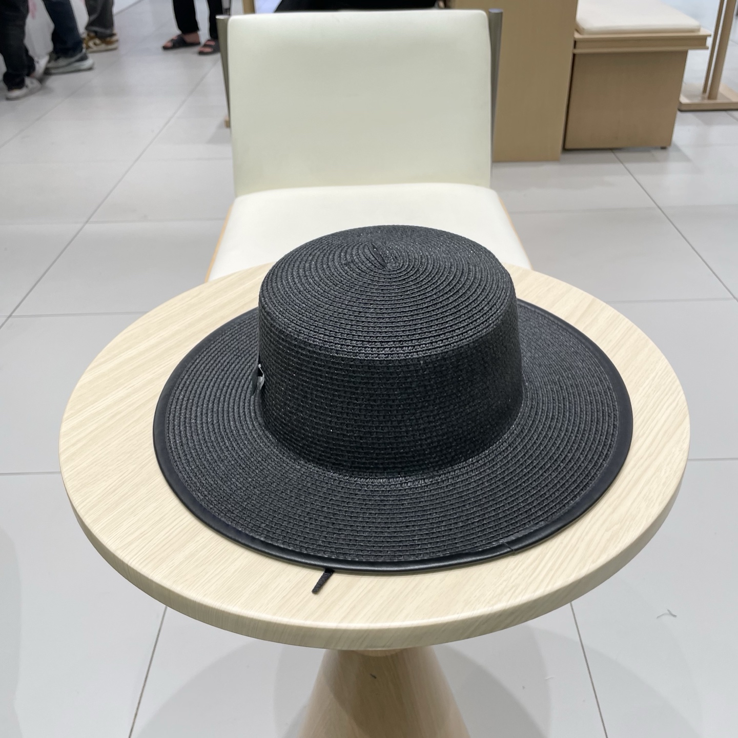  克罗心新款大沿草帽，网红时尚达人火爆单品，极简的风格，时尚感超强利落百搭时尚！遮脸显瘦！遮阳又时尚