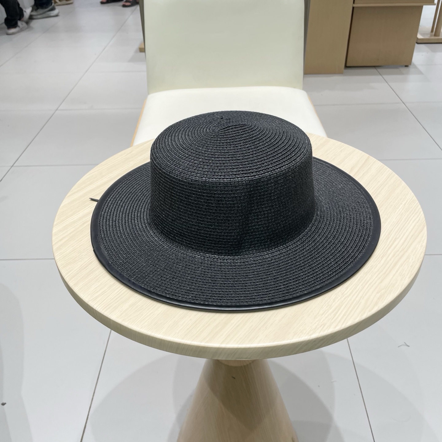  克罗心新款大沿草帽，网红时尚达人火爆单品，极简的风格，时尚感超强利落百搭时尚！遮脸显瘦！遮阳又时尚