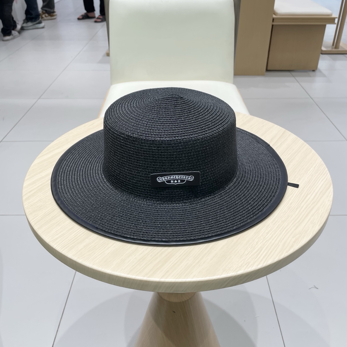  克罗心新款大沿草帽，网红时尚达人火爆单品，极简的风格，时尚感超强利落百搭时尚！遮脸显瘦！遮阳又时尚