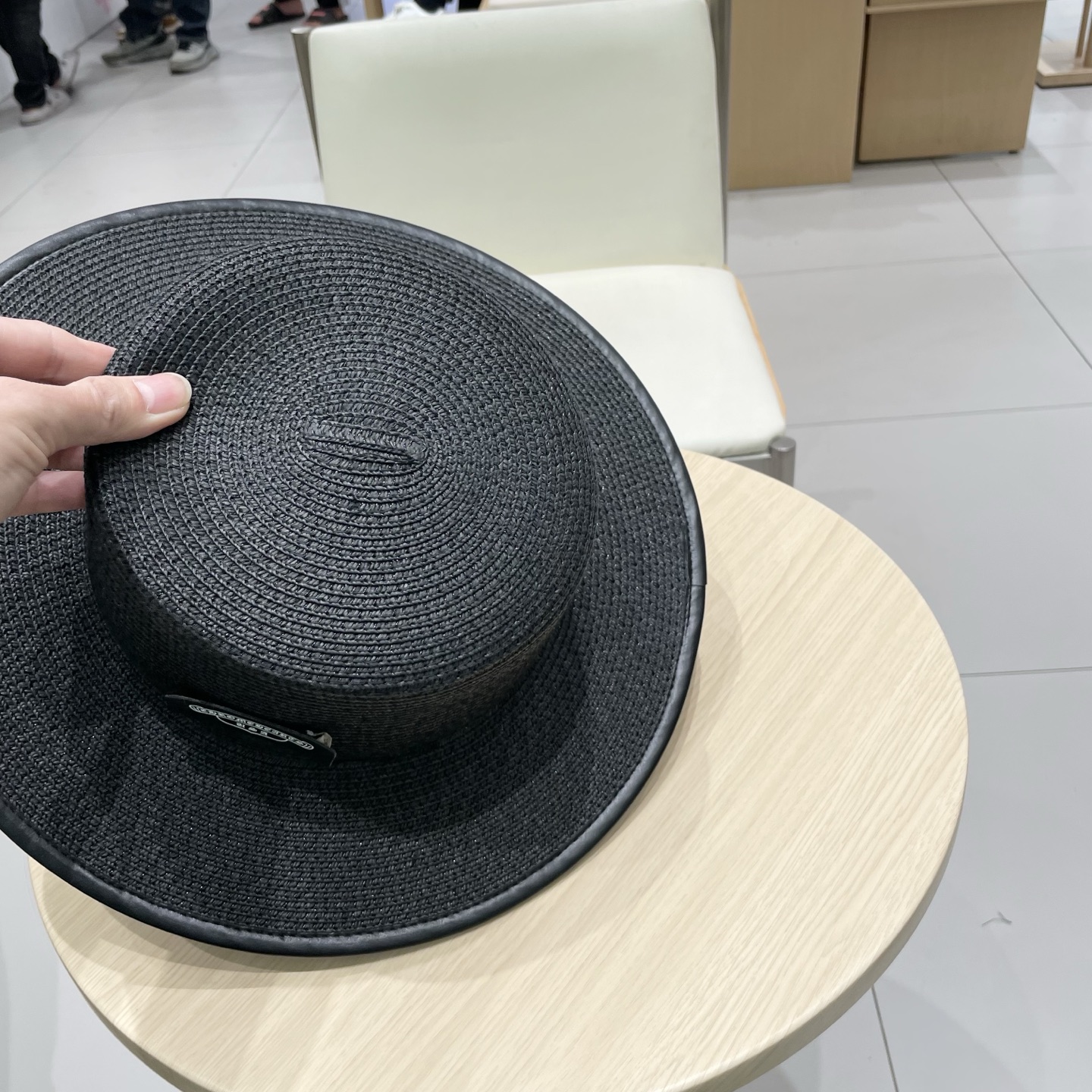  克罗心新款大沿草帽，网红时尚达人火爆单品，极简的风格，时尚感超强利落百搭时尚！遮脸显瘦！遮阳又时尚