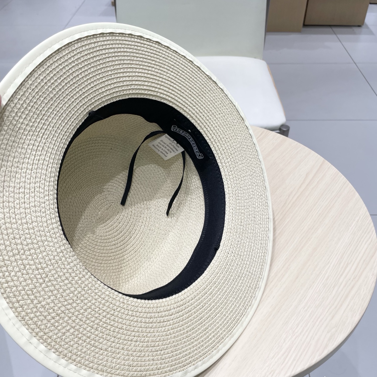  克罗心新款大沿草帽，网红时尚达人火爆单品，极简的风格，时尚感超强利落百搭时尚！遮脸显瘦！遮阳又时尚