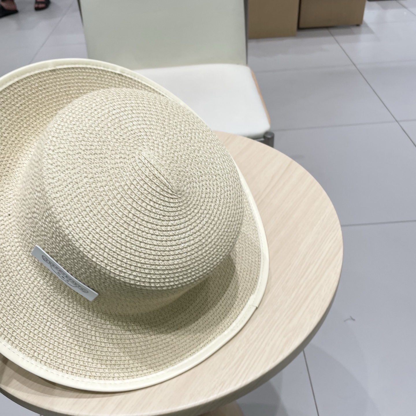  克罗心新款大沿草帽，网红时尚达人火爆单品，极简的风格，时尚感超强利落百搭时尚！遮脸显瘦！遮阳又时尚