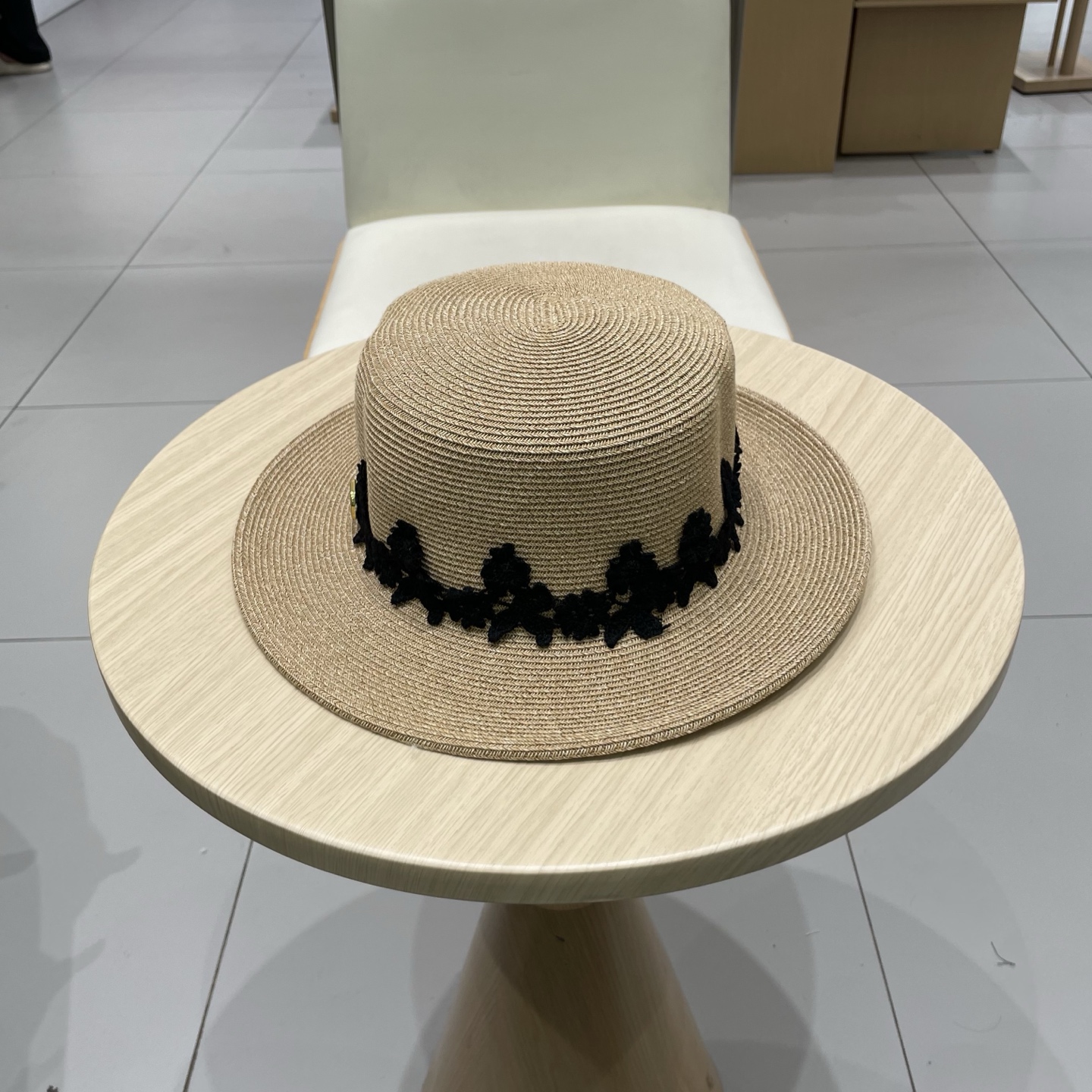  路易威登LouisVuitton😍草帽蕾丝刺绣拉菲草遮阳帽女夏季出游百搭渔夫帽法式平顶盆帽