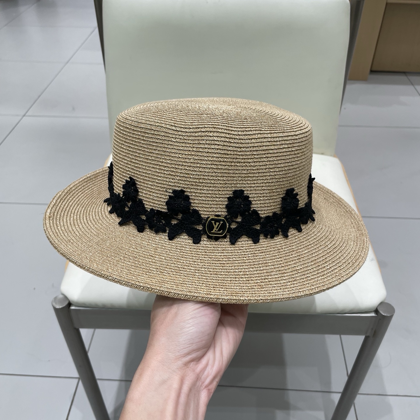  路易威登LouisVuitton😍草帽蕾丝刺绣拉菲草遮阳帽女夏季出游百搭渔夫帽法式平顶盆帽