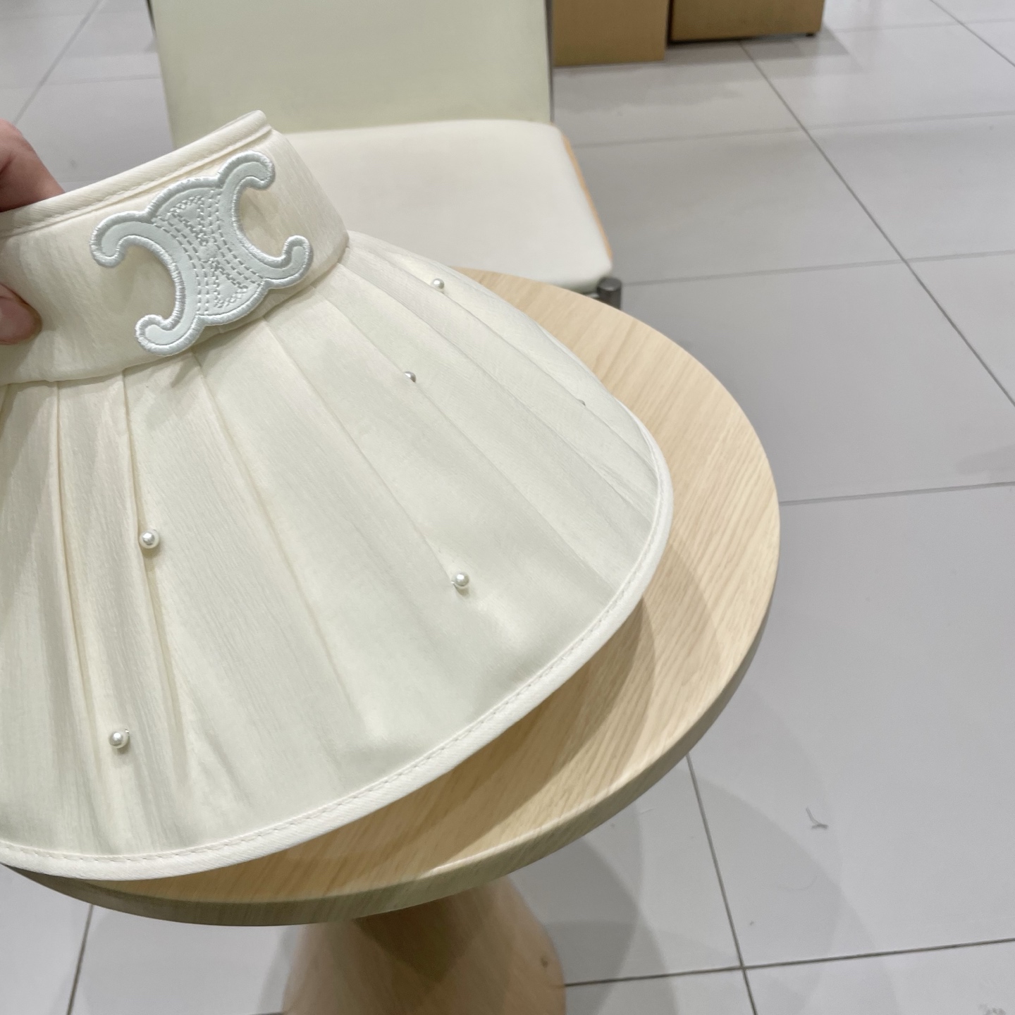 celine塞琳新款夏季防晒遮阳紫外线空顶帽百搭小香风珍珠帽女褶皱大檐太阳帽