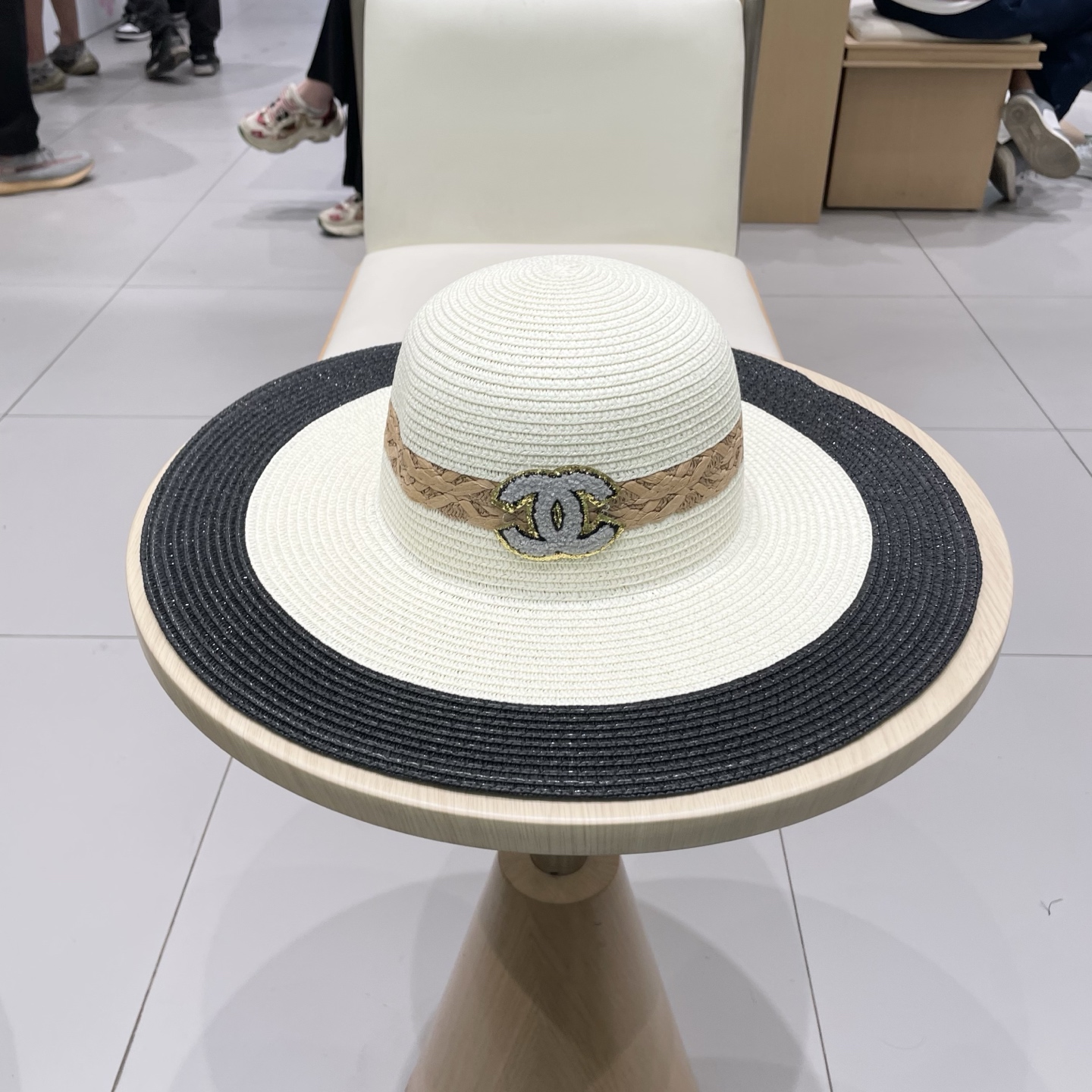 NO:343664,Chanel Chanel straw hat, beach brimmed hat, color block straw hat, head circumference 57cm hat, straw hat fisherman hat baseball hat, hat, chanel, chanel, espadrilles, hatsChanel香奈儿草帽,沙滩大檐帽,拼色草帽,头围57cm帽子草帽渔夫帽棒球帽,帽子,chanel,chanel,espadrilles,hats,hat