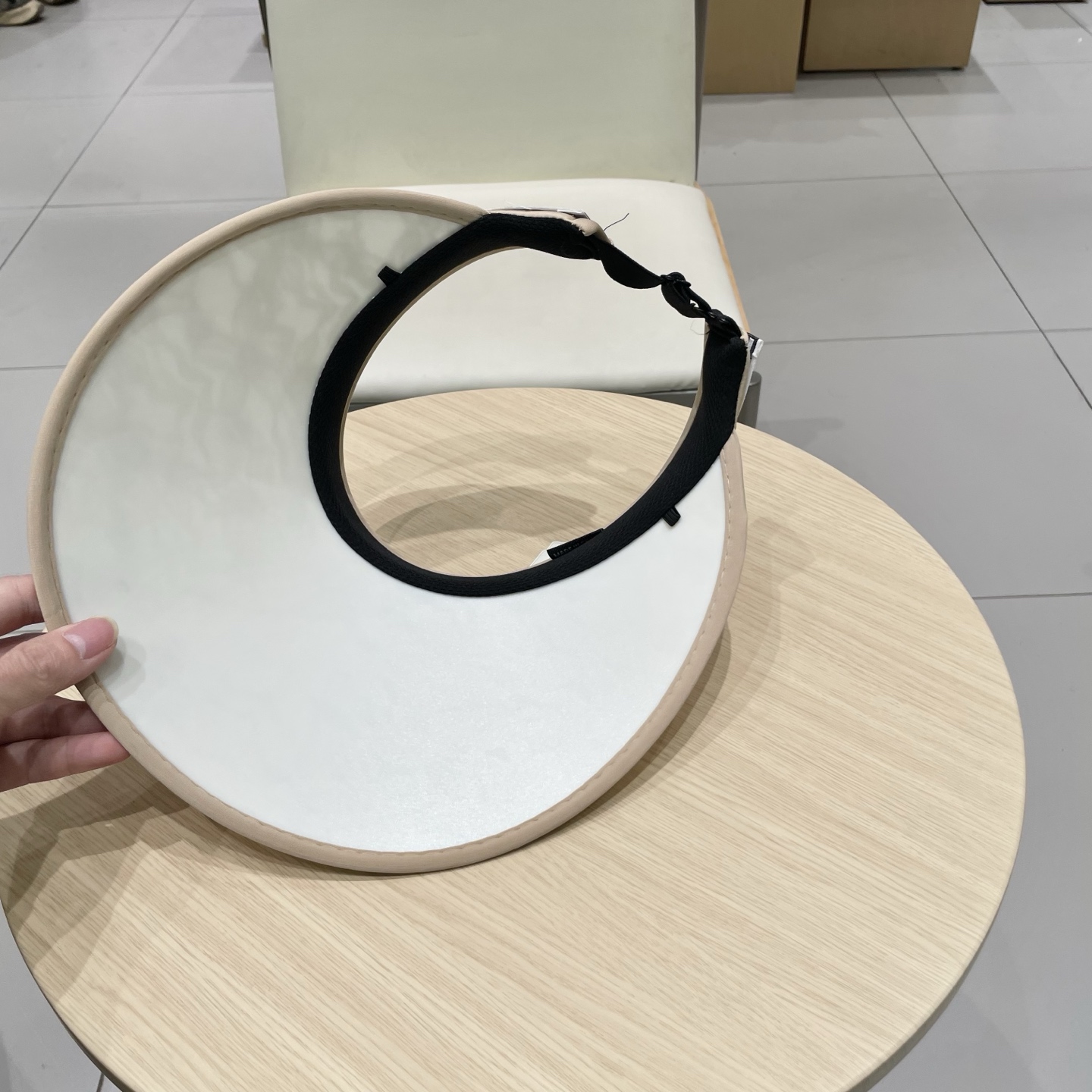 芬迪 FENDI 春夏超细装饰空顶帽 超🉑空顶系列，颜色妥妥，轻便携带！小仙女🧚人手必备