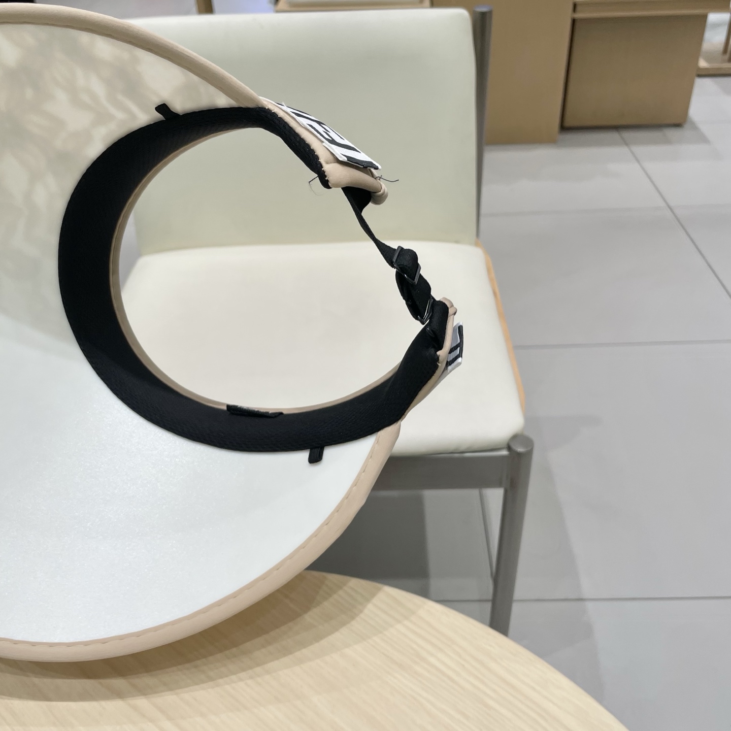 芬迪 FENDI 春夏超细装饰空顶帽 超🉑空顶系列，颜色妥妥，轻便携带！小仙女🧚人手必备